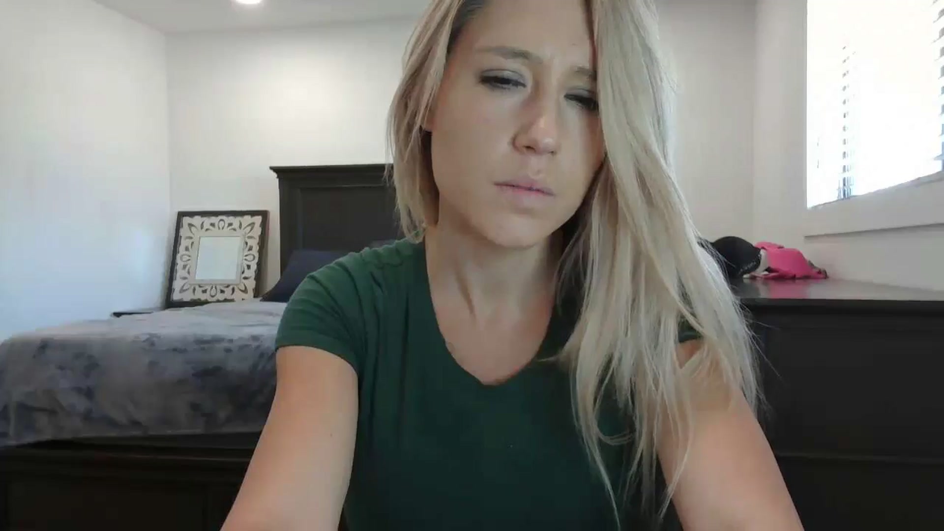 Gallery image thumbnail from blond_milf's myfreecams stream on, 04/18/2024, 19:23 image 5 of 20