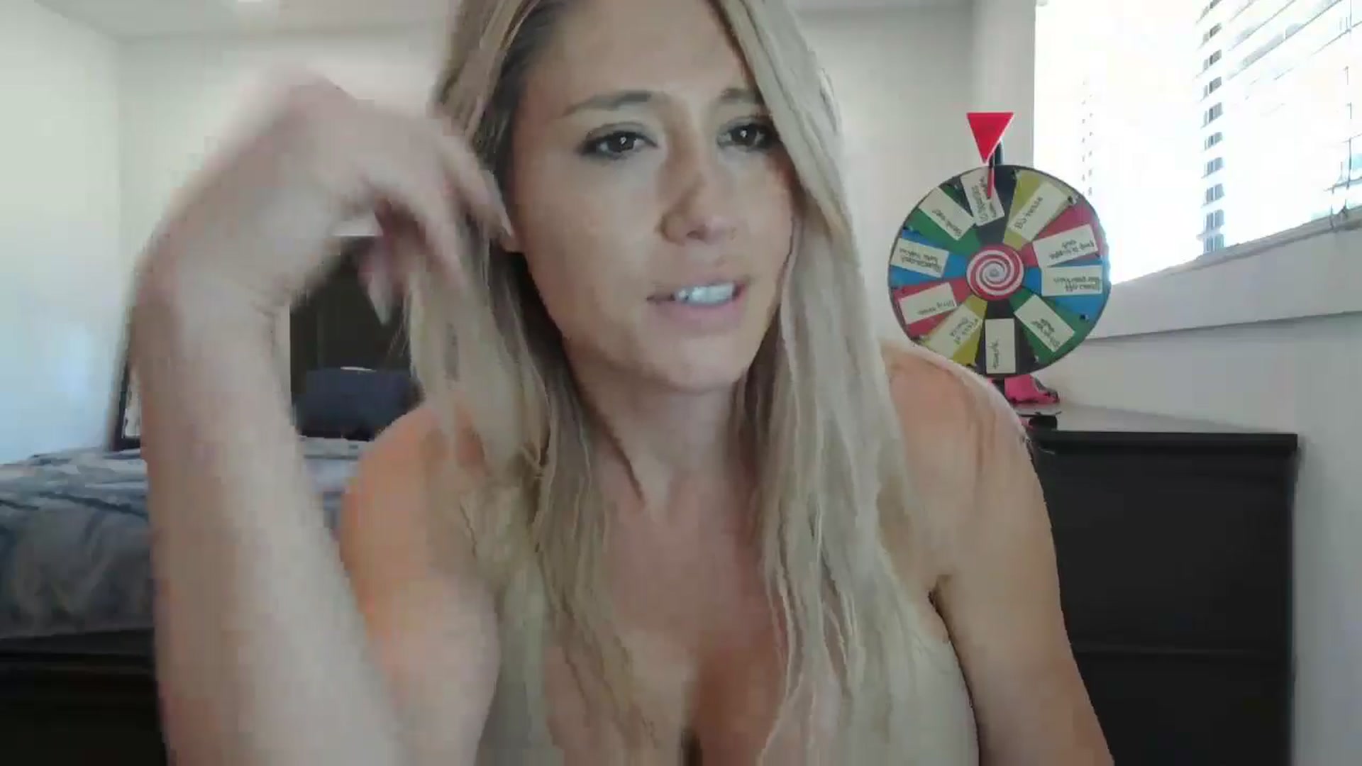 Gallery image thumbnail from blond_milf's myfreecams stream on, 04/18/2024, 20:56 image 6 of 20