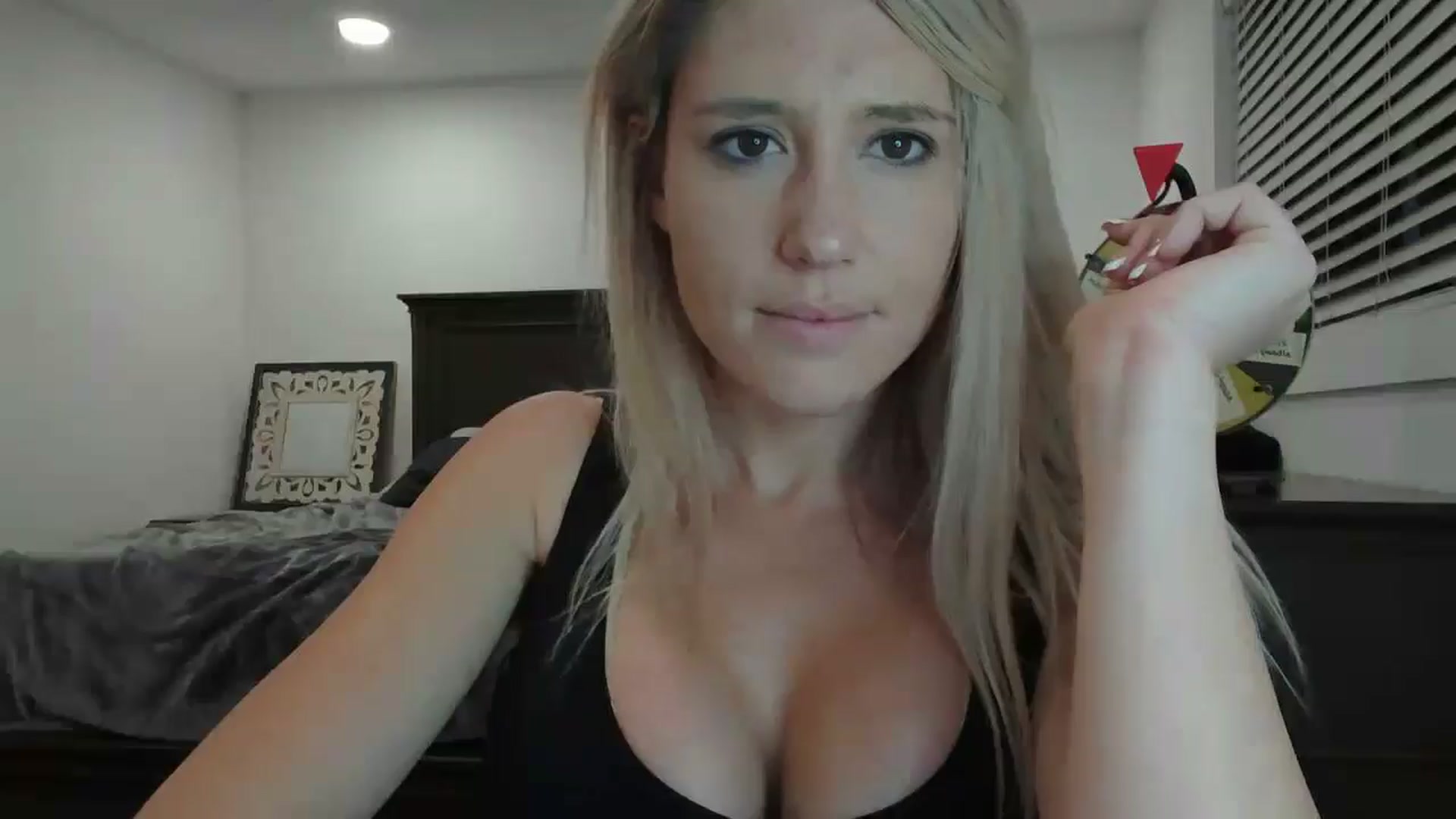Gallery image thumbnail from blond_milf's myfreecams stream on, 04/19/2024, 07:06 image 11 of 20