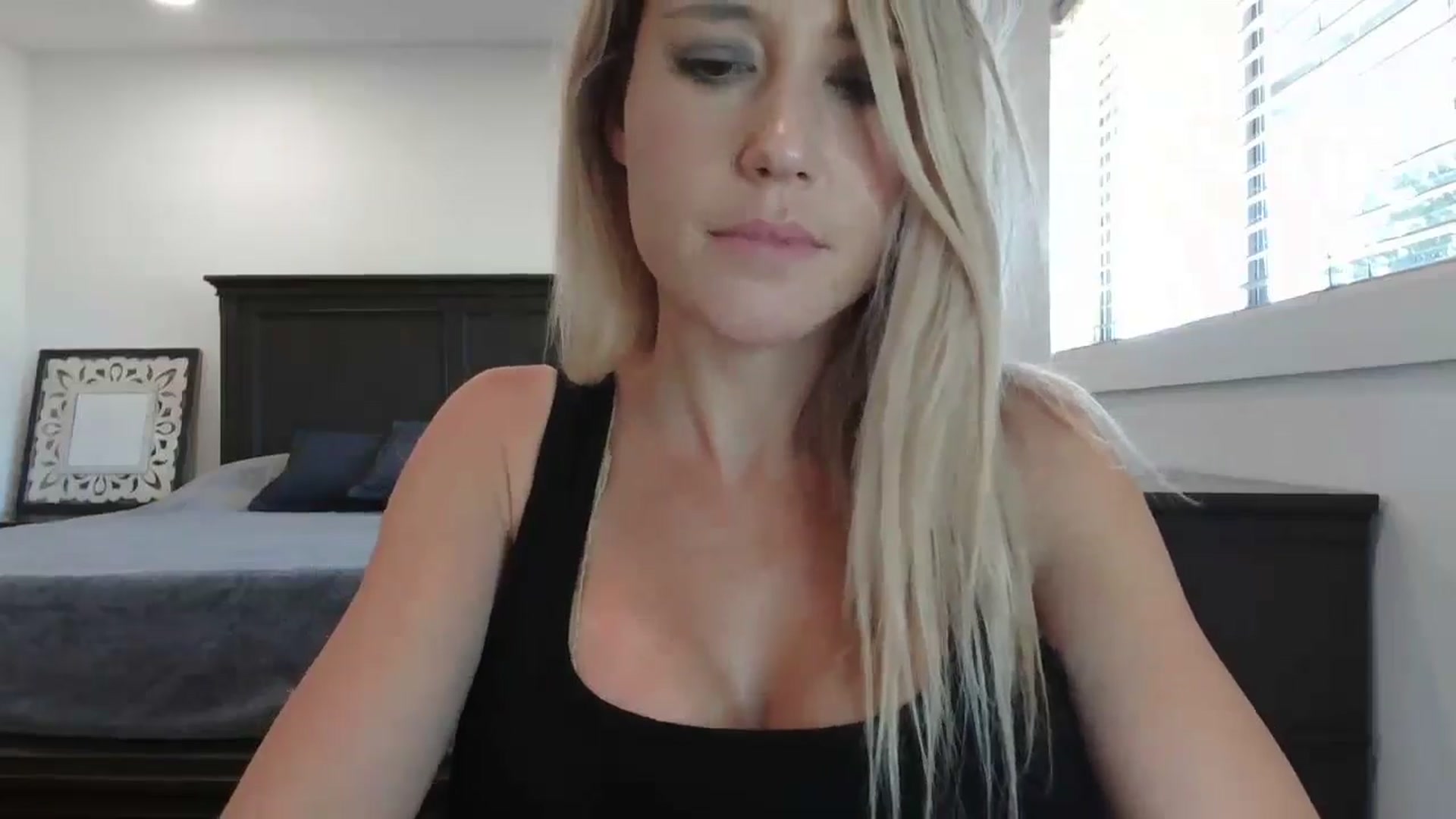 Gallery image thumbnail from blond_milf's myfreecams stream on, 04/22/2024, 21:35 image 10 of 20