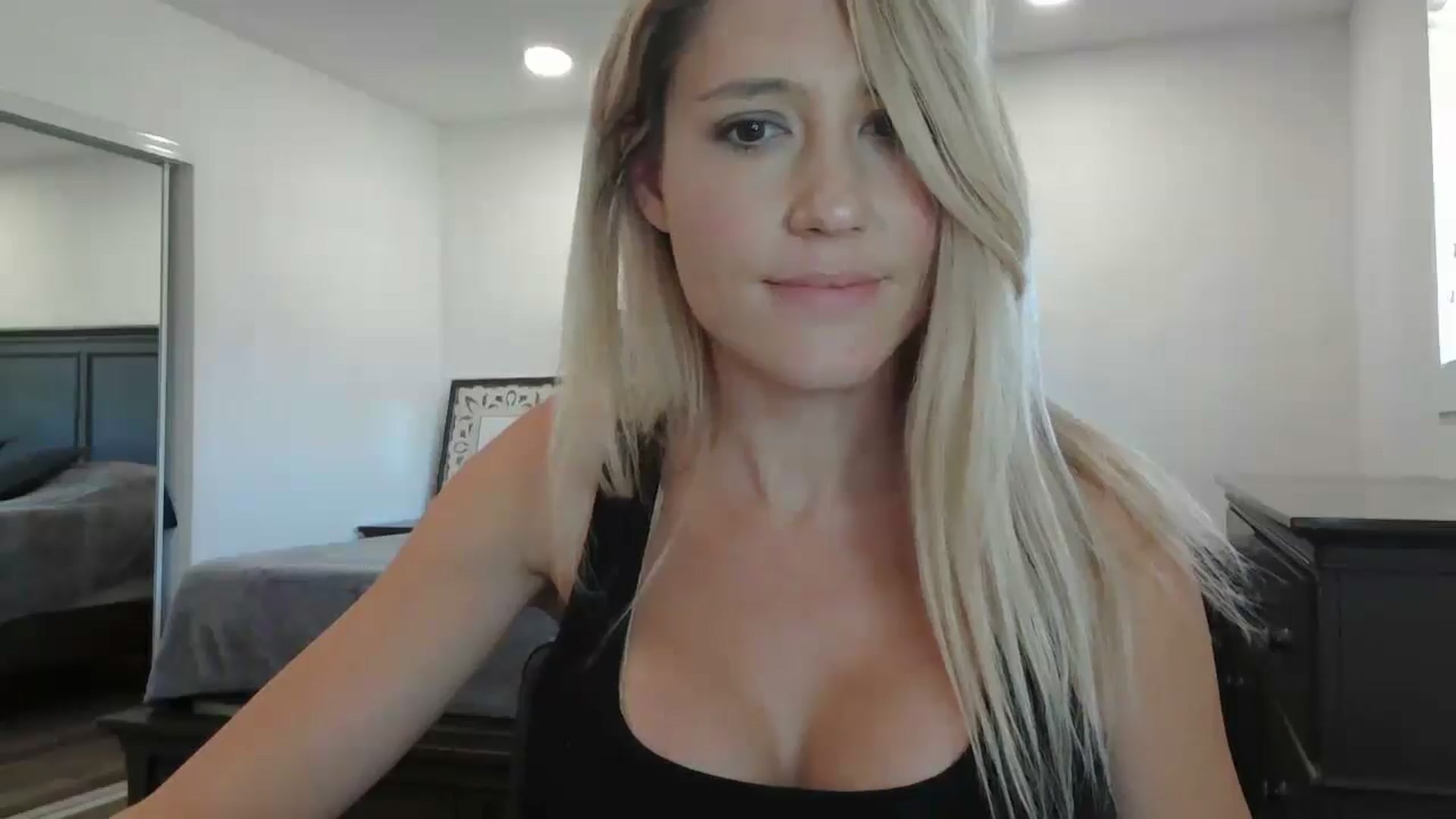 Gallery image thumbnail from blond_milf's myfreecams stream on, 04/22/2024, 21:35 image 5 of 20