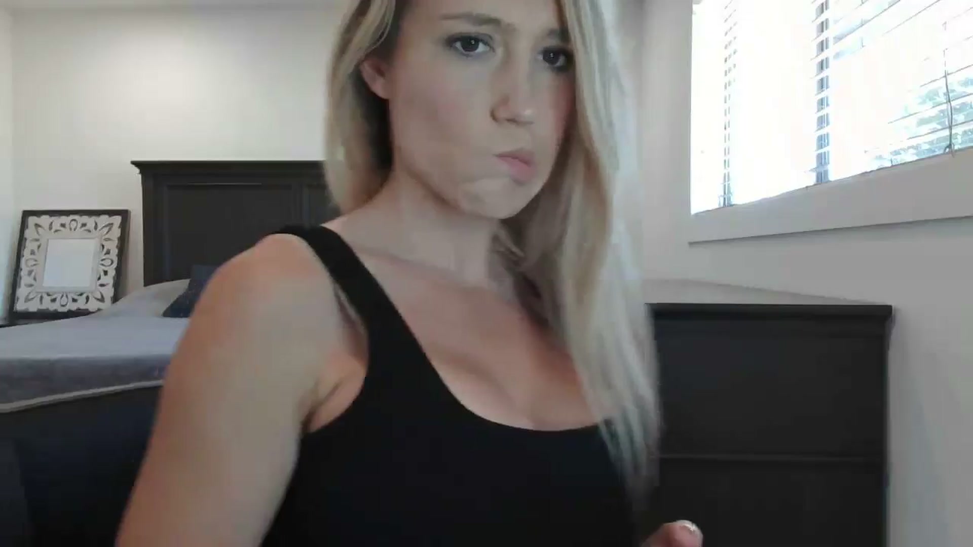 Gallery image thumbnail from blond_milf's myfreecams stream on, 04/22/2024, 21:35 image 11 of 20