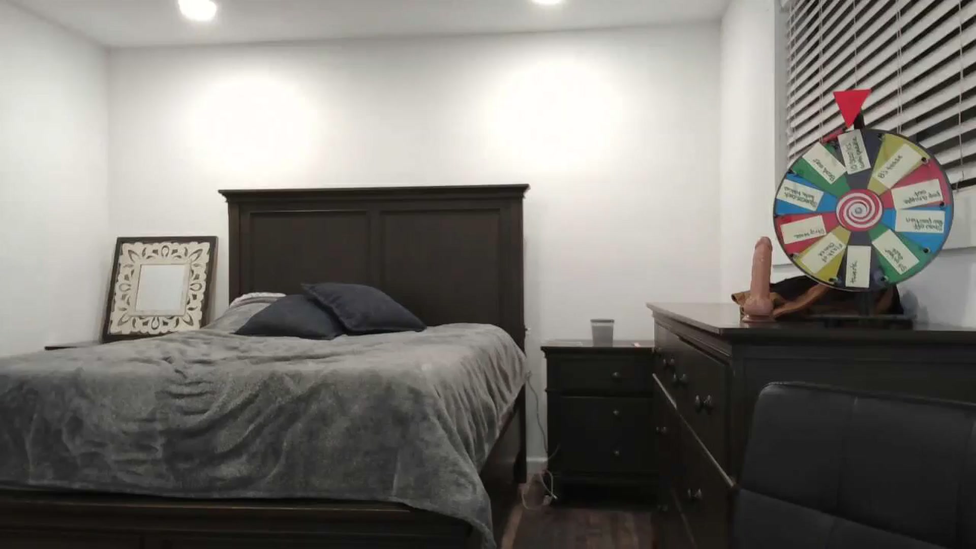 Gallery image thumbnail from blond_milf's myfreecams stream on, 04/24/2024, 06:20 image 4 of 20