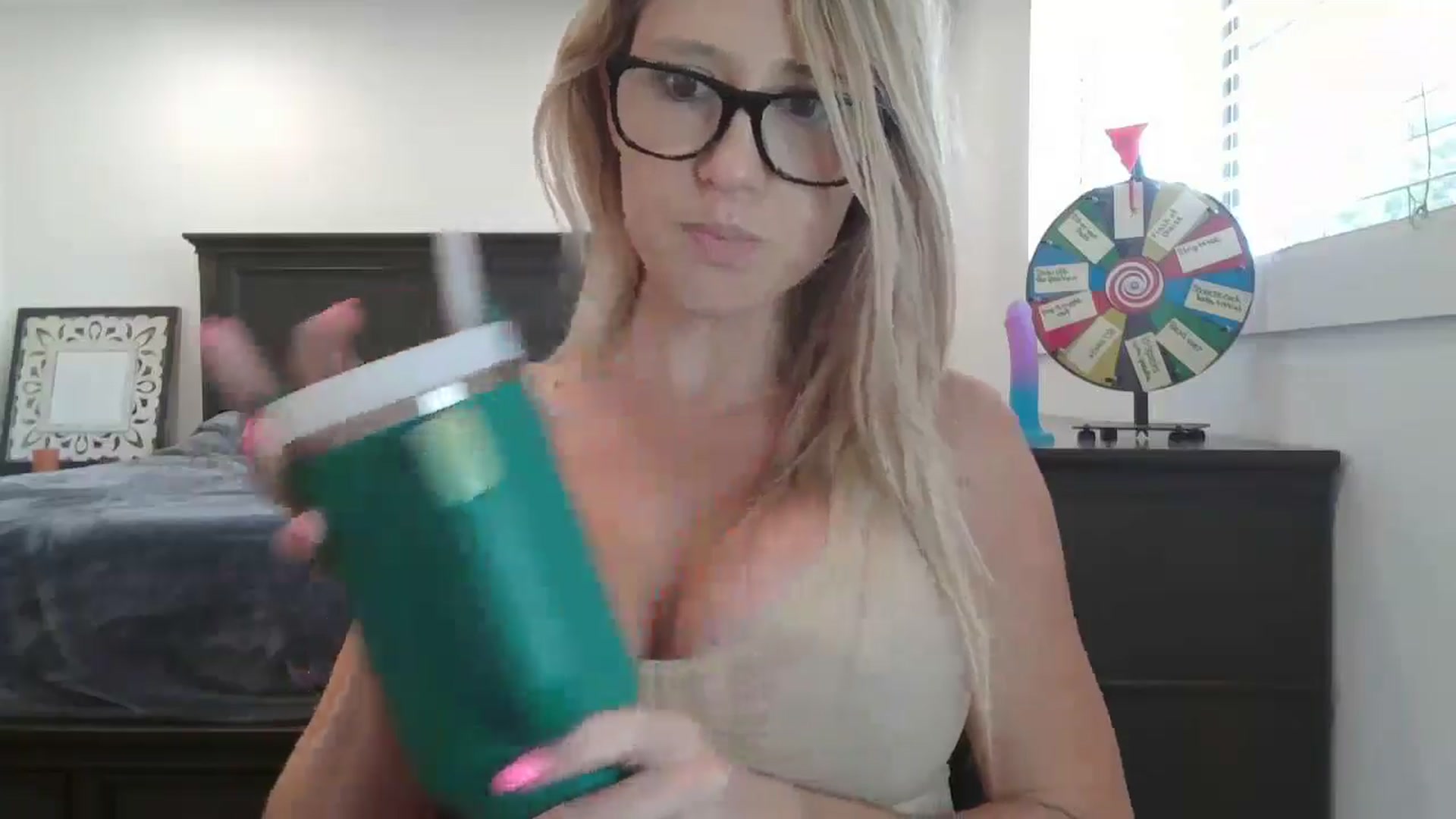 Gallery image thumbnail from blond_milf's myfreecams stream on, 05/01/2024, 21:09 image 6 of 20