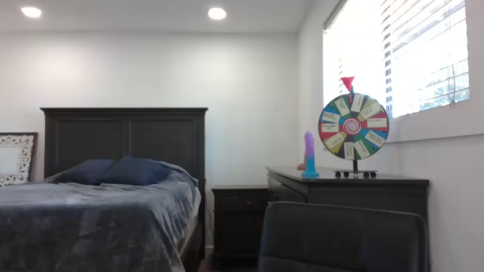 Gallery image thumbnail from blond_milf's myfreecams stream on, 05/06/2024, 18:39 image 1 of 20