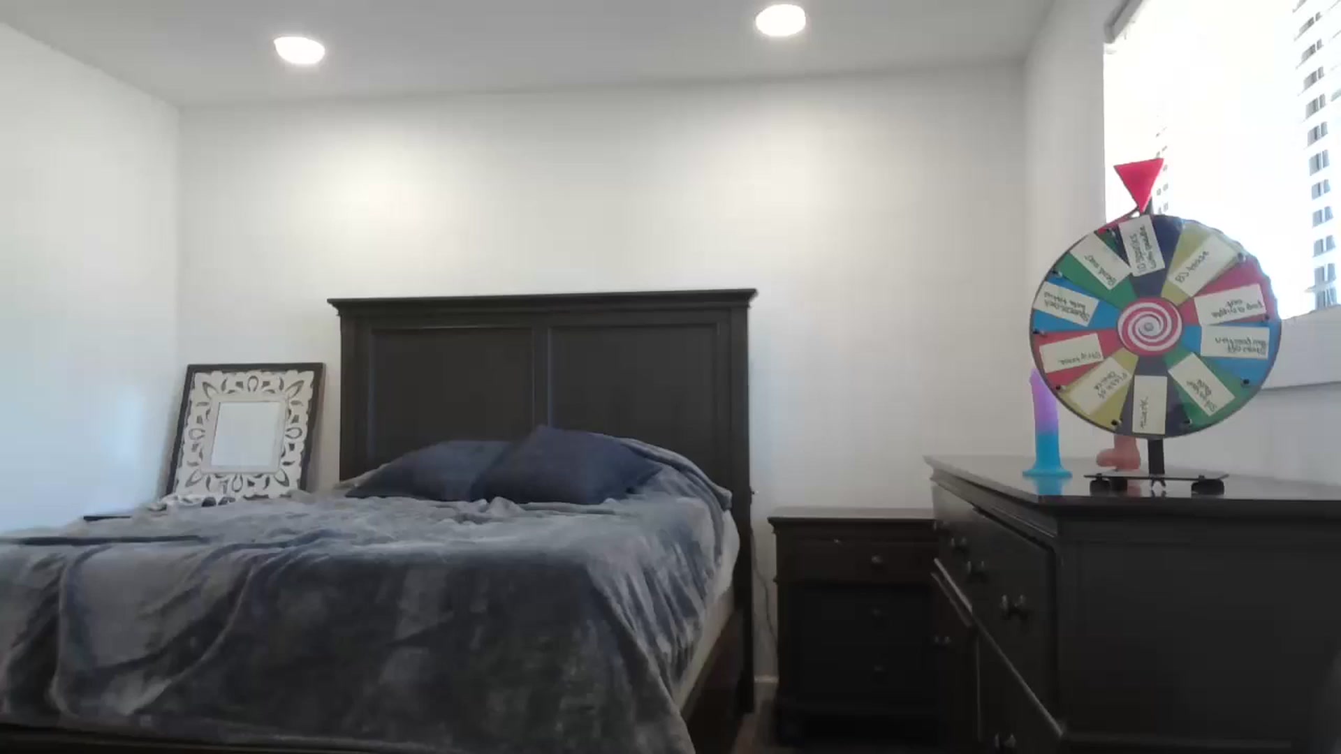Gallery image thumbnail from blond_milf's myfreecams stream on, 05/06/2024, 19:04 image 16 of 20