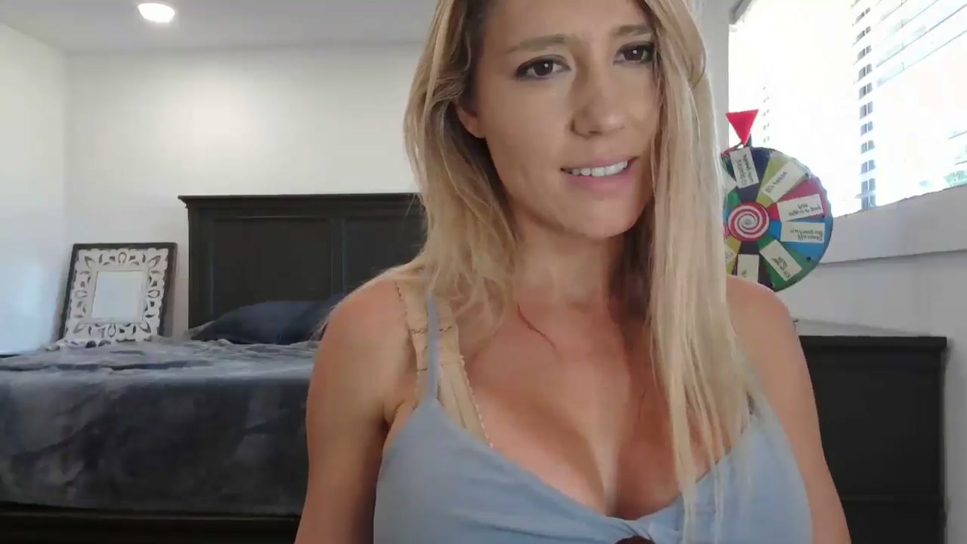 Gallery image thumbnail from blond_milf's myfreecams stream on, 05/06/2024, 20:53 image 3 of 20