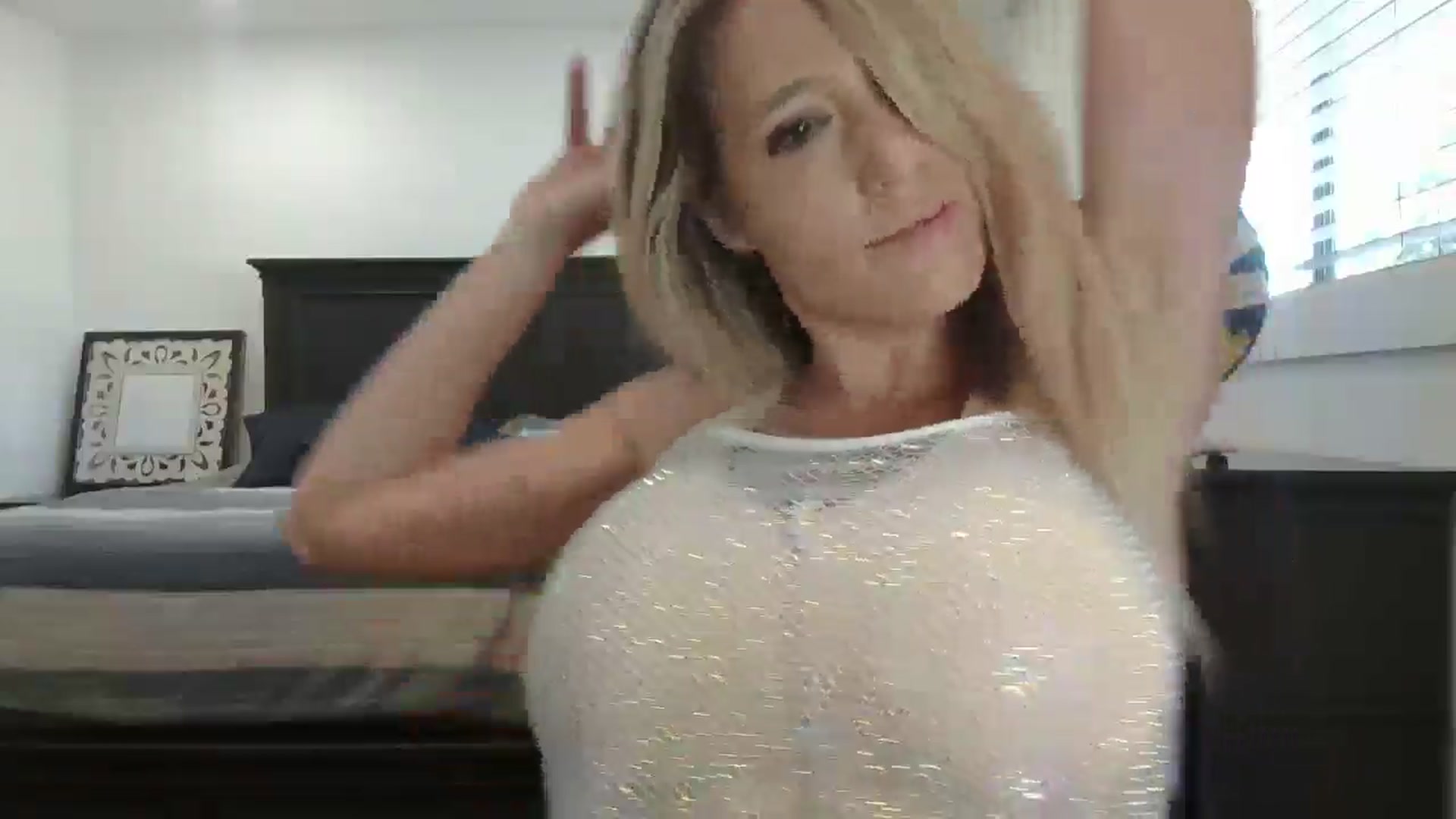 Gallery image thumbnail from blond_milf's myfreecams stream on, 05/15/2024, 20:10 image 18 of 20