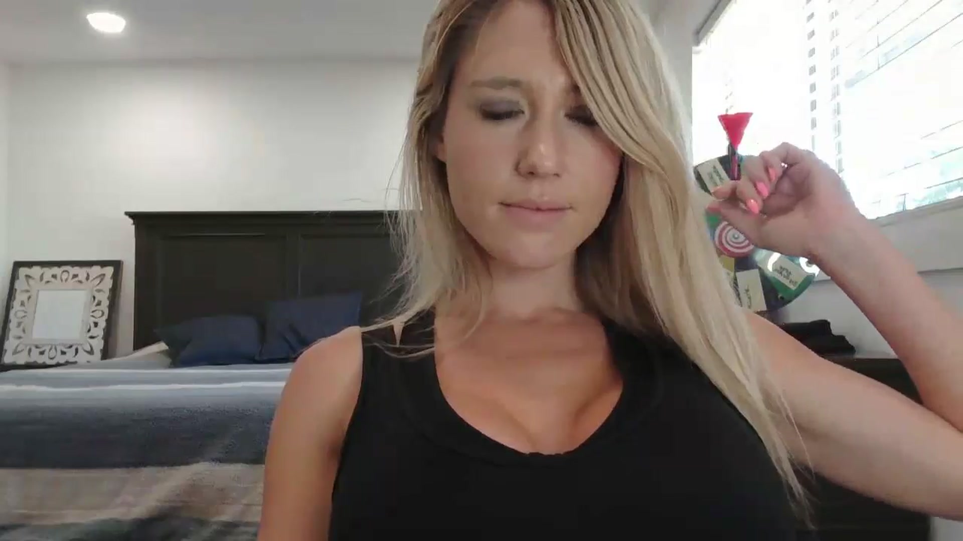 Gallery image thumbnail from blond_milf's myfreecams stream on, 05/16/2024, 20:42 image 17 of 20