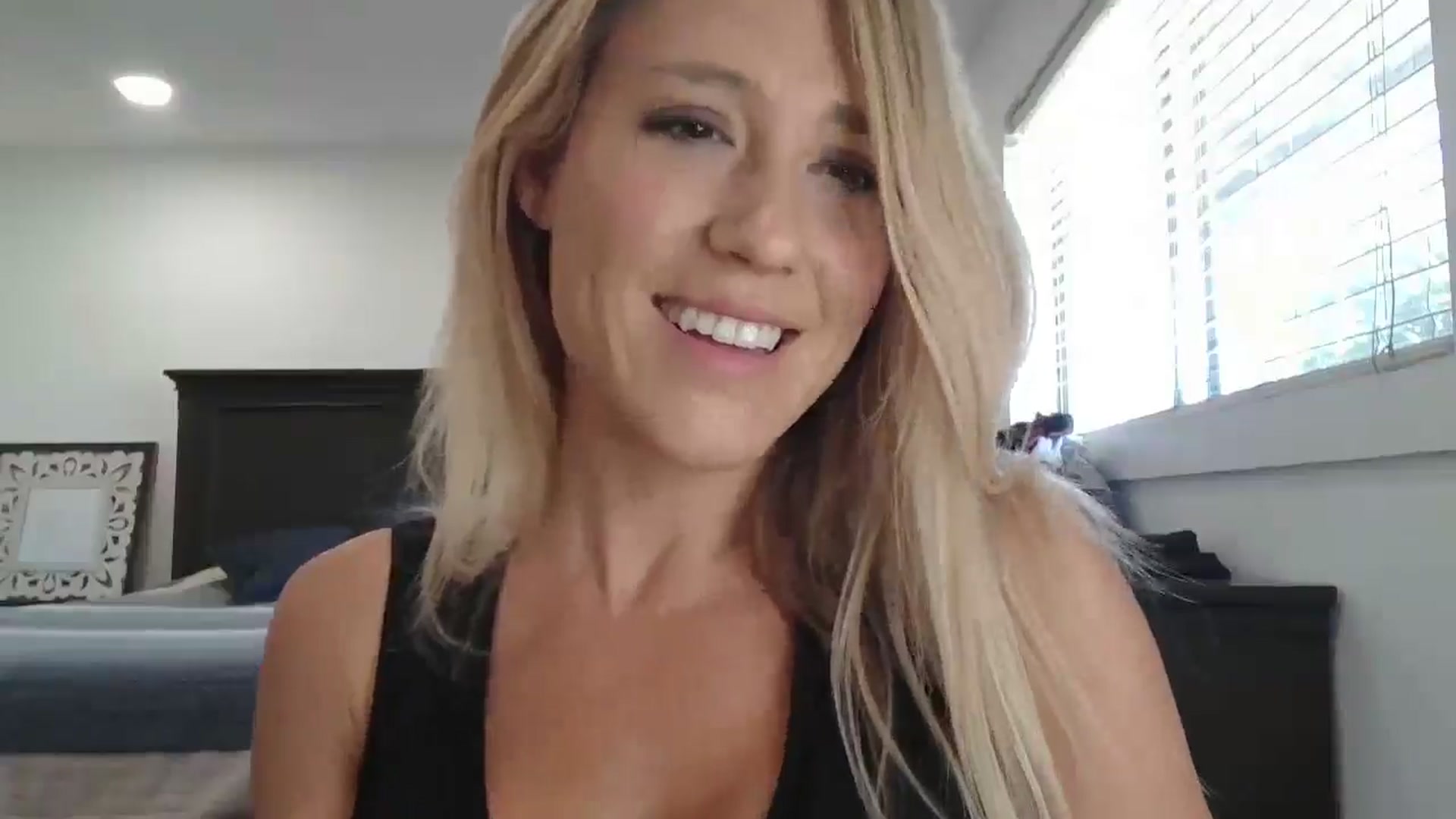 Gallery image thumbnail from blond_milf's myfreecams stream on, 05/16/2024, 20:42 image 3 of 20