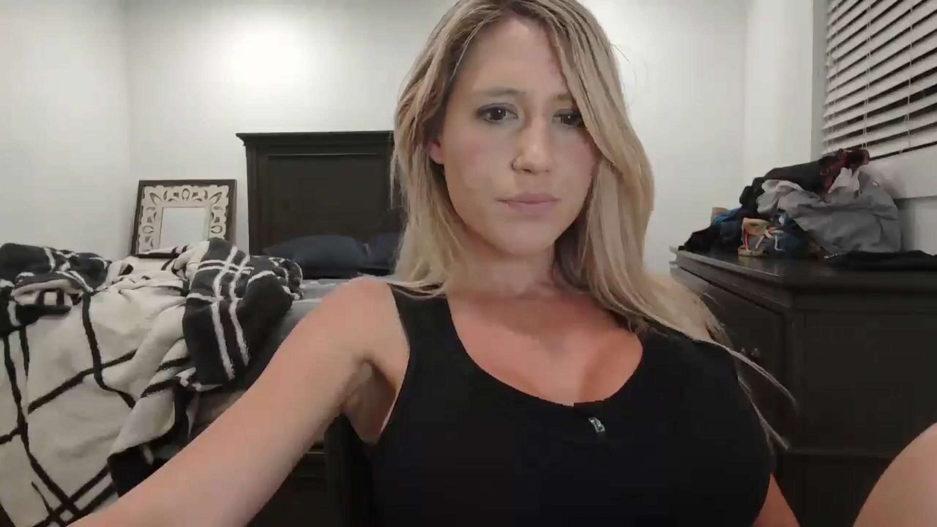 Gallery image thumbnail from blond_milf's myfreecams stream on, 05/17/2024, 06:14 image 8 of 20