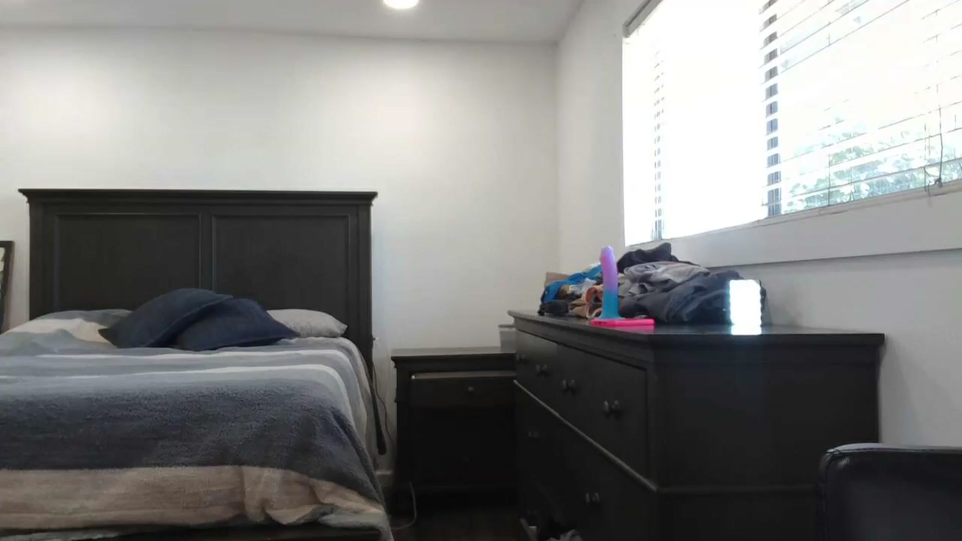 Gallery image thumbnail from blond_milf's myfreecams stream on, 05/17/2024, 20:41 image 20 of 20