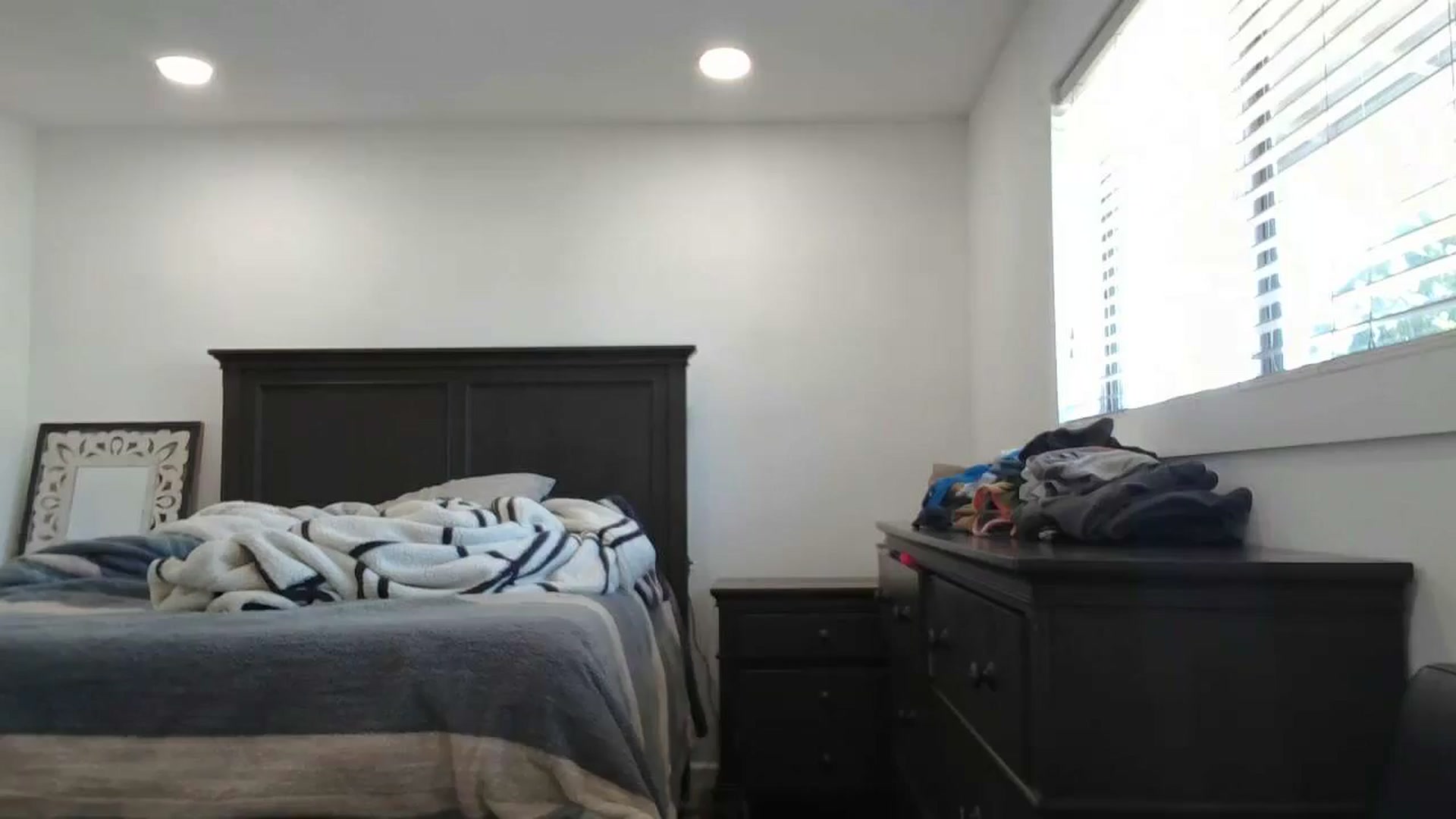 Gallery image thumbnail from blond_milf's myfreecams stream on, 05/17/2024, 20:41 image 1 of 20