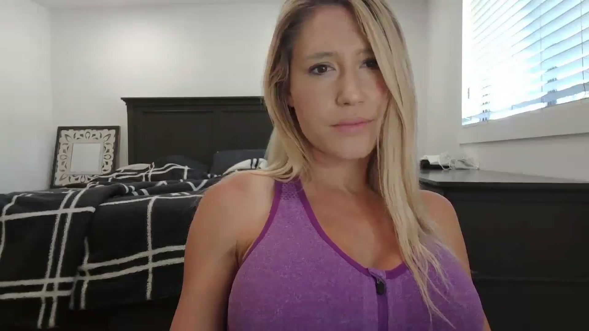 Gallery image thumbnail from blond_milf's myfreecams stream on, 05/20/2024, 20:36 image 6 of 20