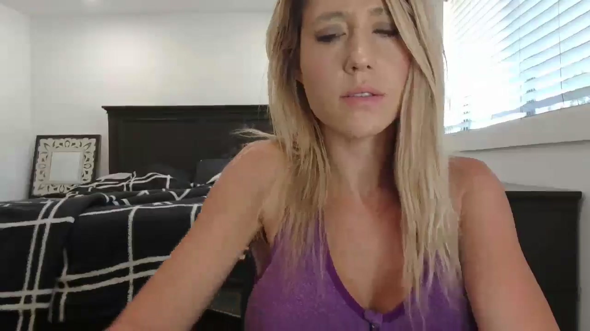 Gallery image thumbnail from blond_milf's myfreecams stream on, 05/20/2024, 20:36 image 11 of 20