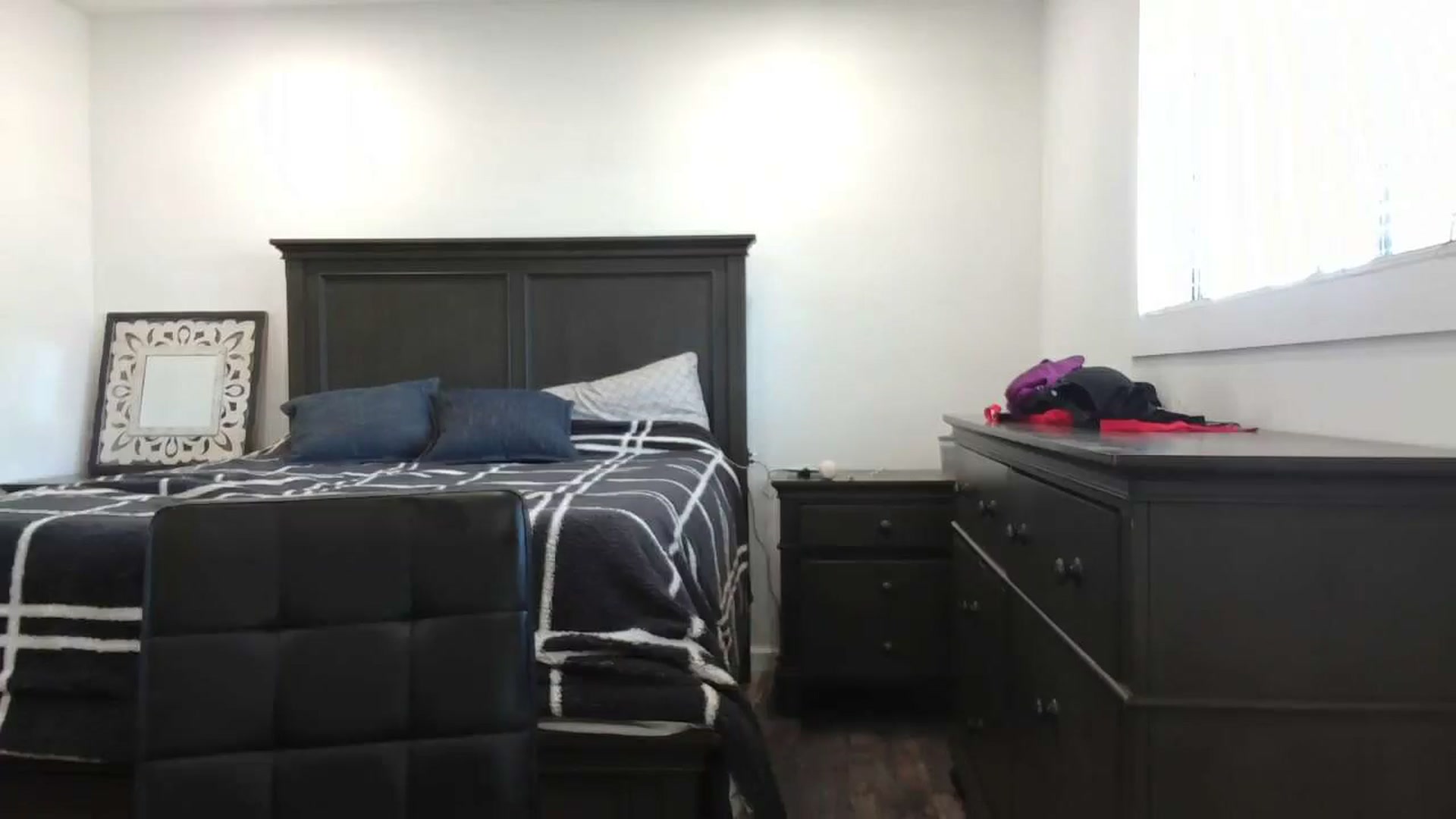 Gallery image thumbnail from blond_milf's myfreecams stream on, 05/22/2024, 20:08 image 7 of 20