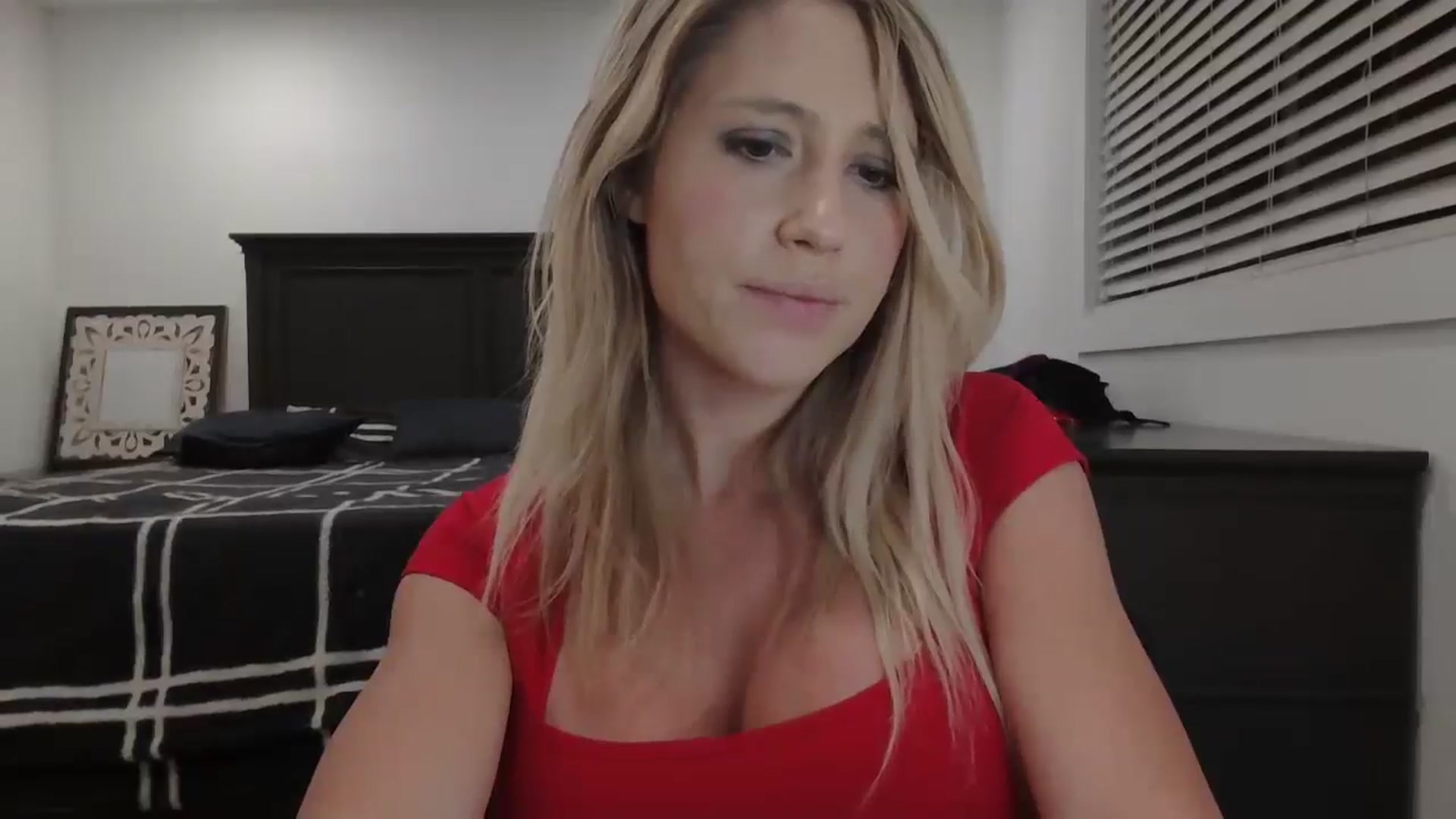 Gallery image thumbnail from blond_milf's myfreecams stream on, 05/23/2024, 06:39 image 13 of 20
