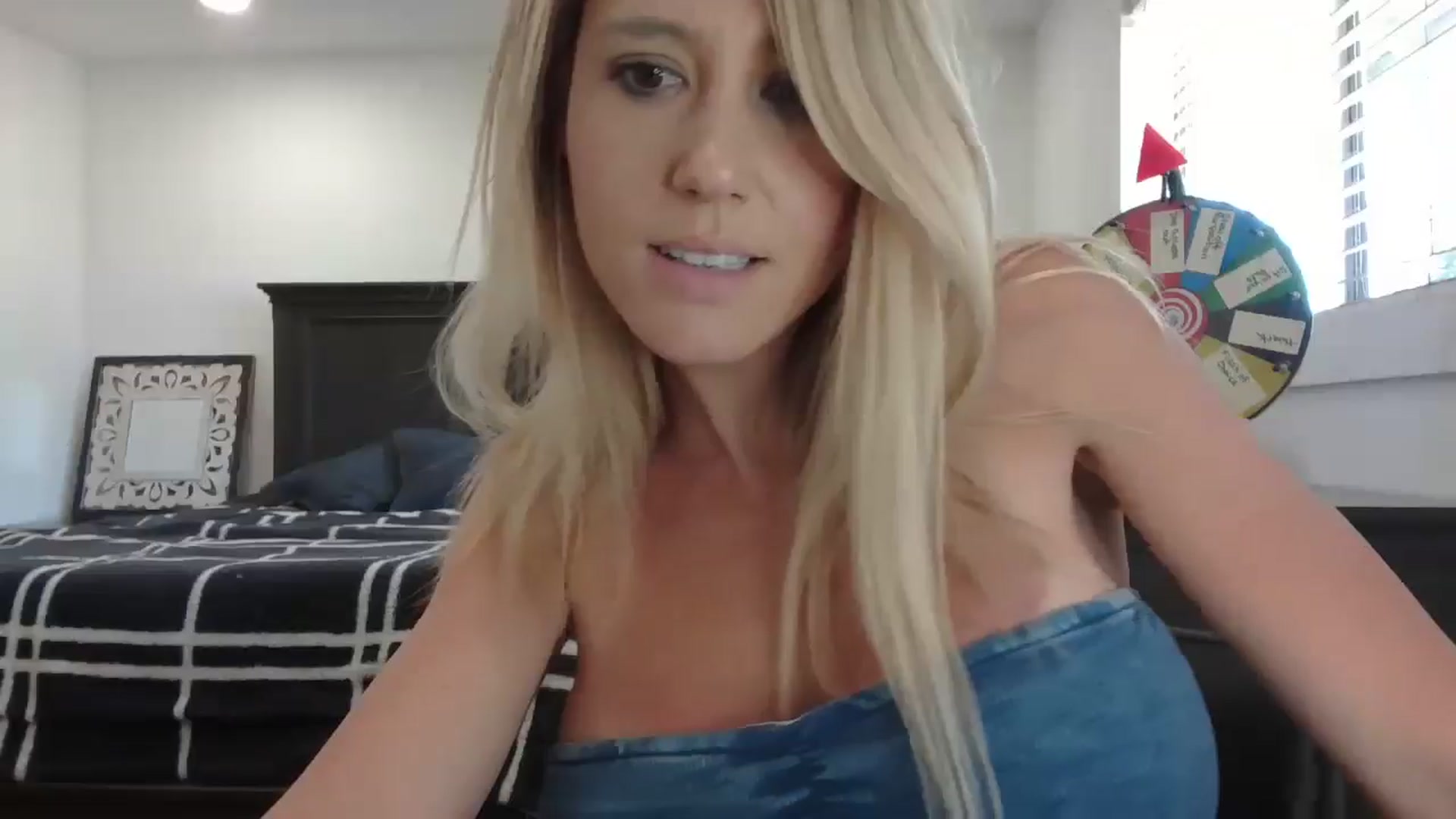 Gallery image thumbnail from blond_milf's myfreecams stream on, 05/23/2024, 21:27 image 4 of 20