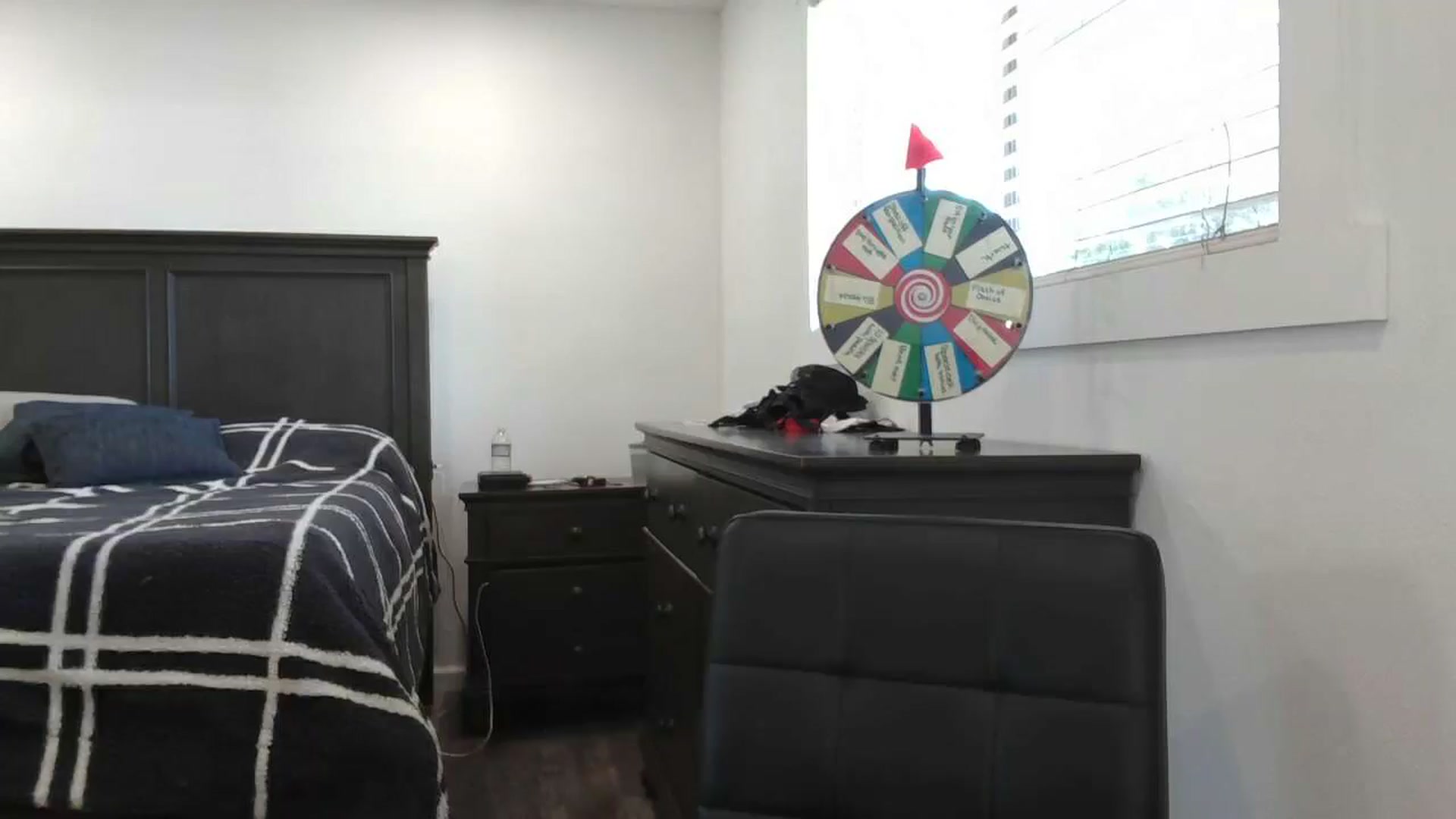 Gallery image thumbnail from blond_milf's myfreecams stream on, 05/24/2024, 19:43 image 14 of 20