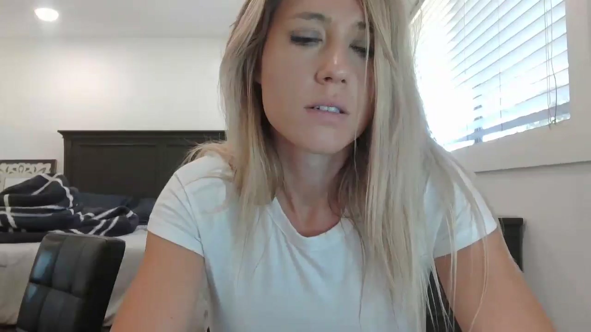 Gallery image thumbnail from blond_milf's myfreecams stream on, 05/28/2024, 20:42 image 5 of 20