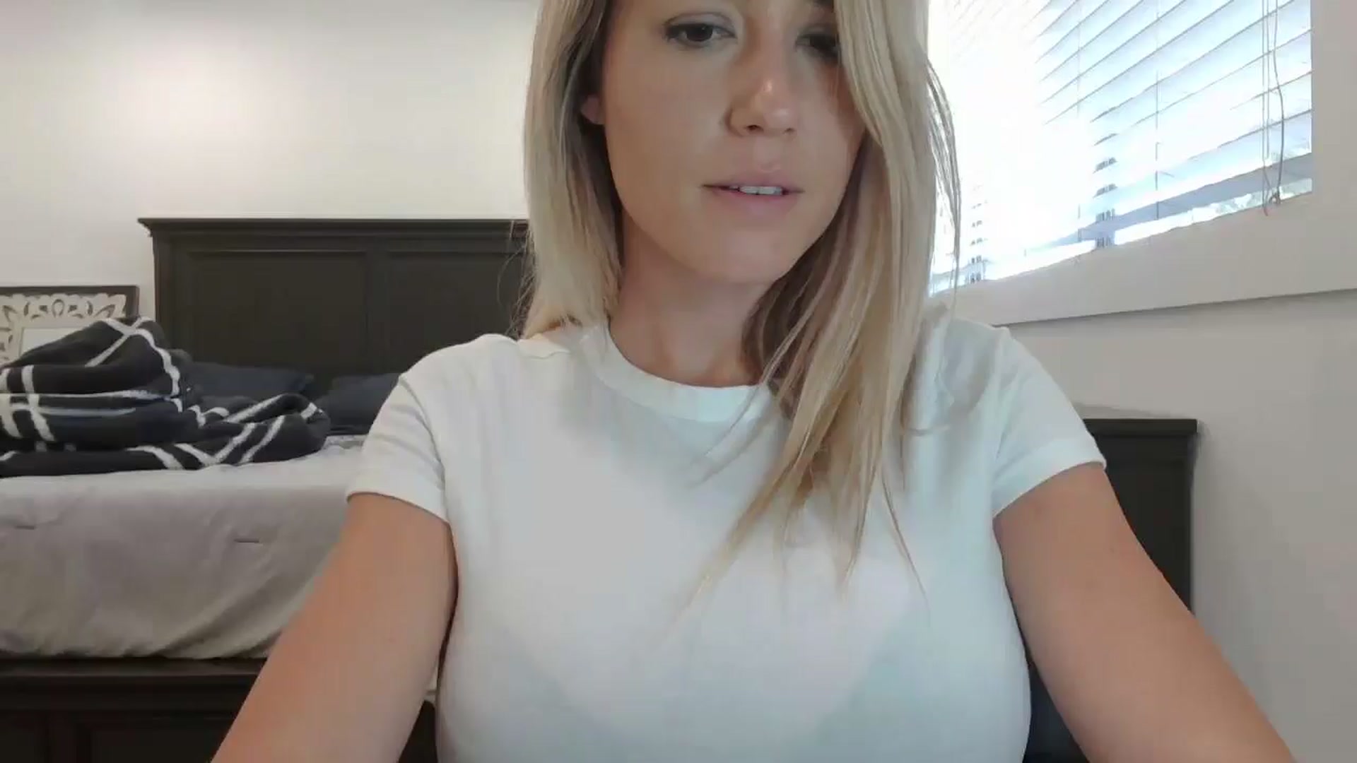 Gallery image thumbnail from blond_milf's myfreecams stream on, 05/28/2024, 20:42 image 14 of 20