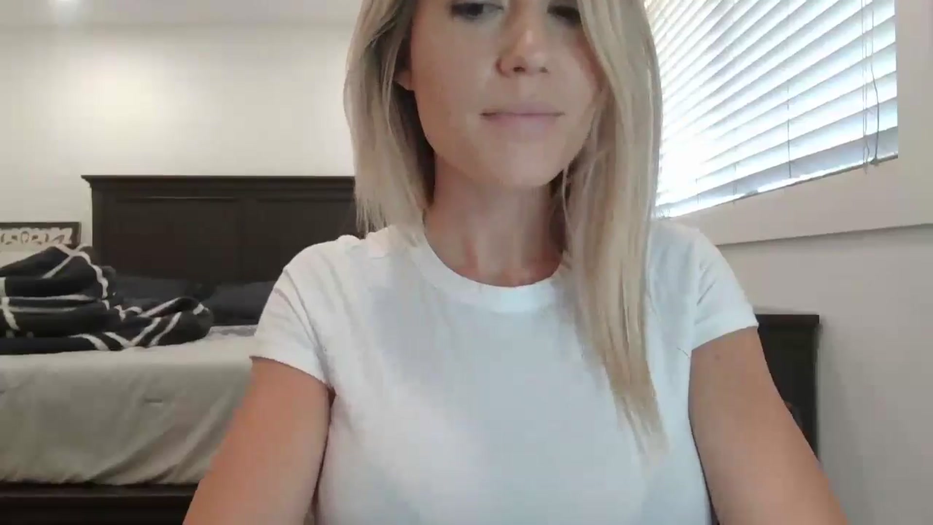 Gallery image thumbnail from blond_milf's myfreecams stream on, 05/28/2024, 20:42 image 2 of 20