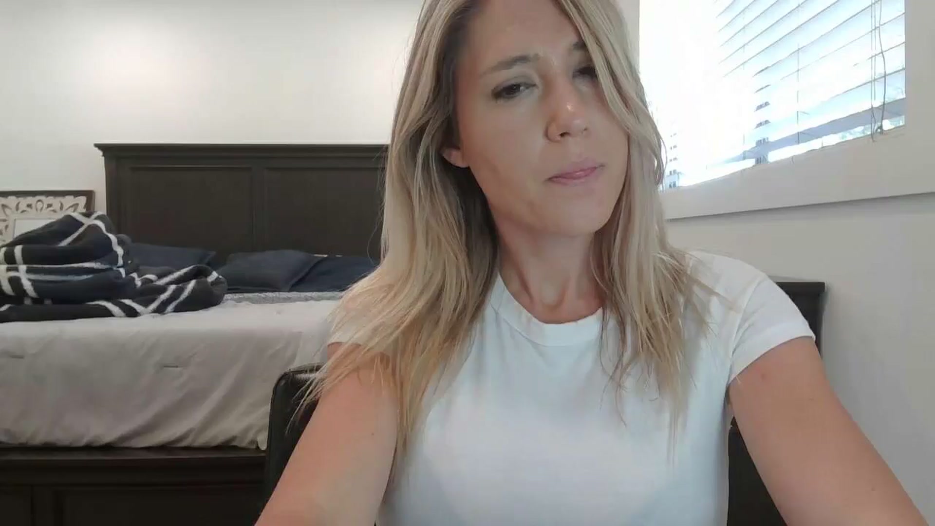 Gallery image thumbnail from blond_milf's myfreecams stream on, 05/28/2024, 20:42 image 11 of 20