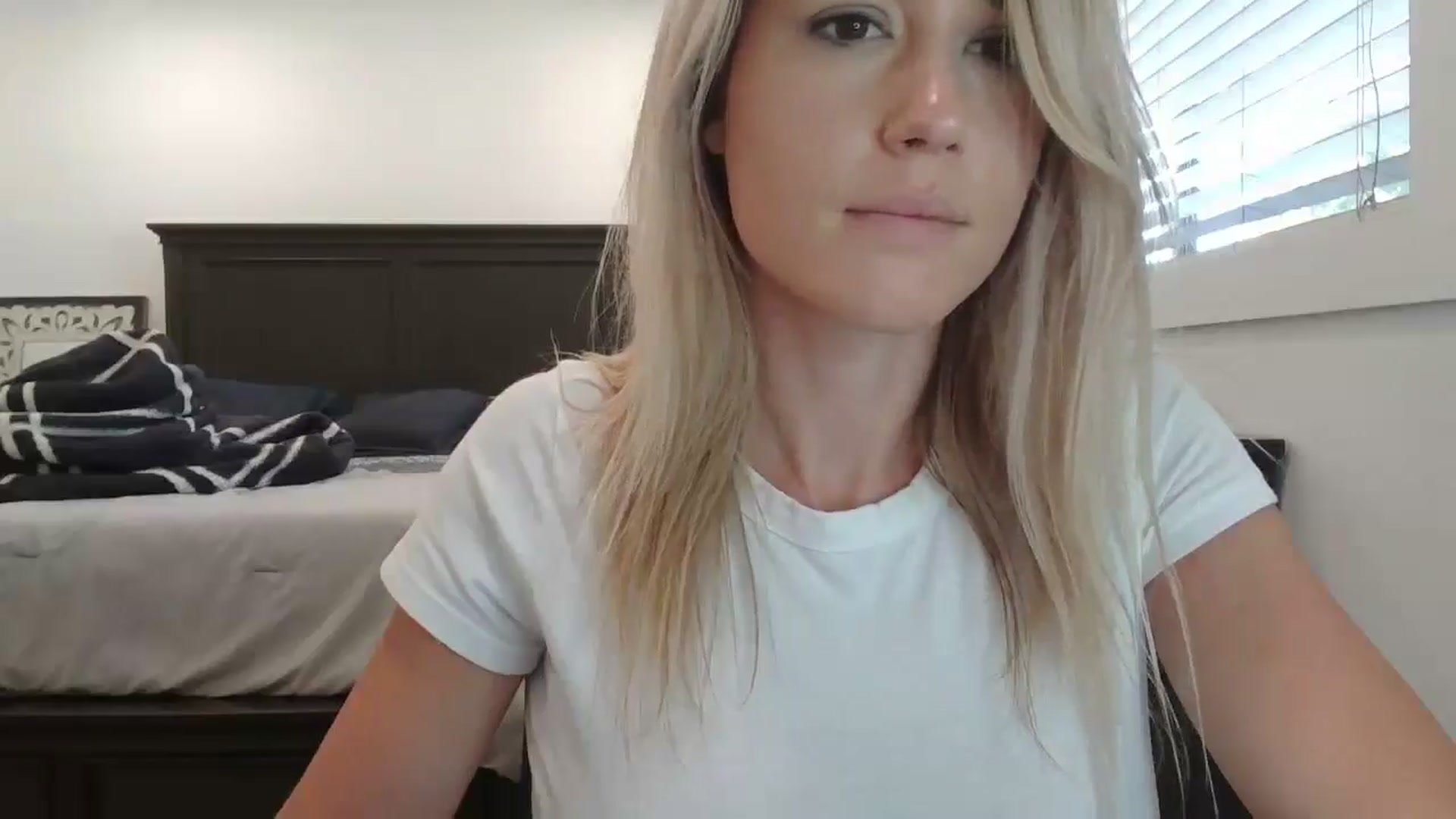 Gallery image thumbnail from blond_milf's myfreecams stream on, 05/28/2024, 20:42 image 13 of 20