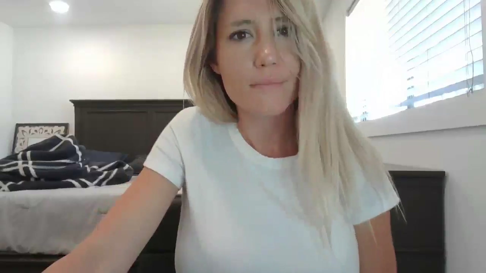 Gallery image thumbnail from blond_milf's myfreecams stream on, 05/28/2024, 21:02 image 4 of 20