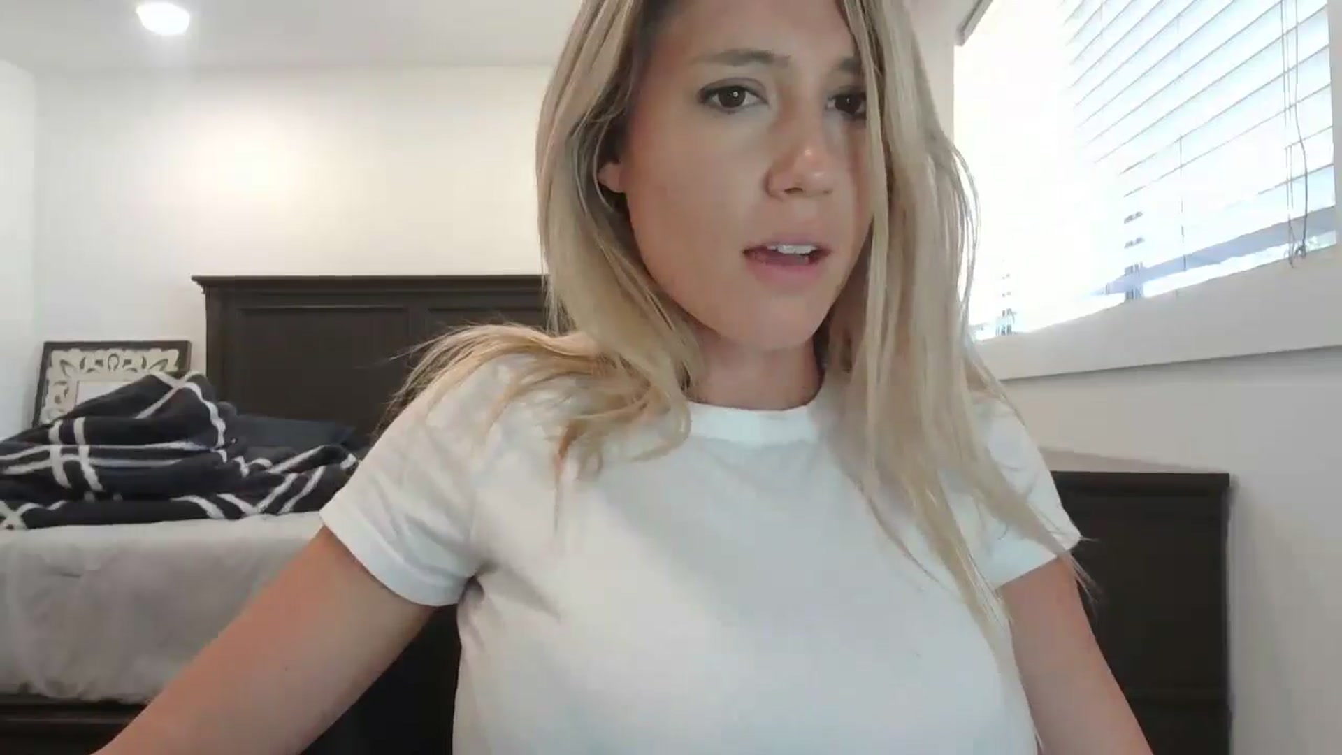 Gallery image thumbnail from blond_milf's myfreecams stream on, 05/28/2024, 21:02 image 2 of 20