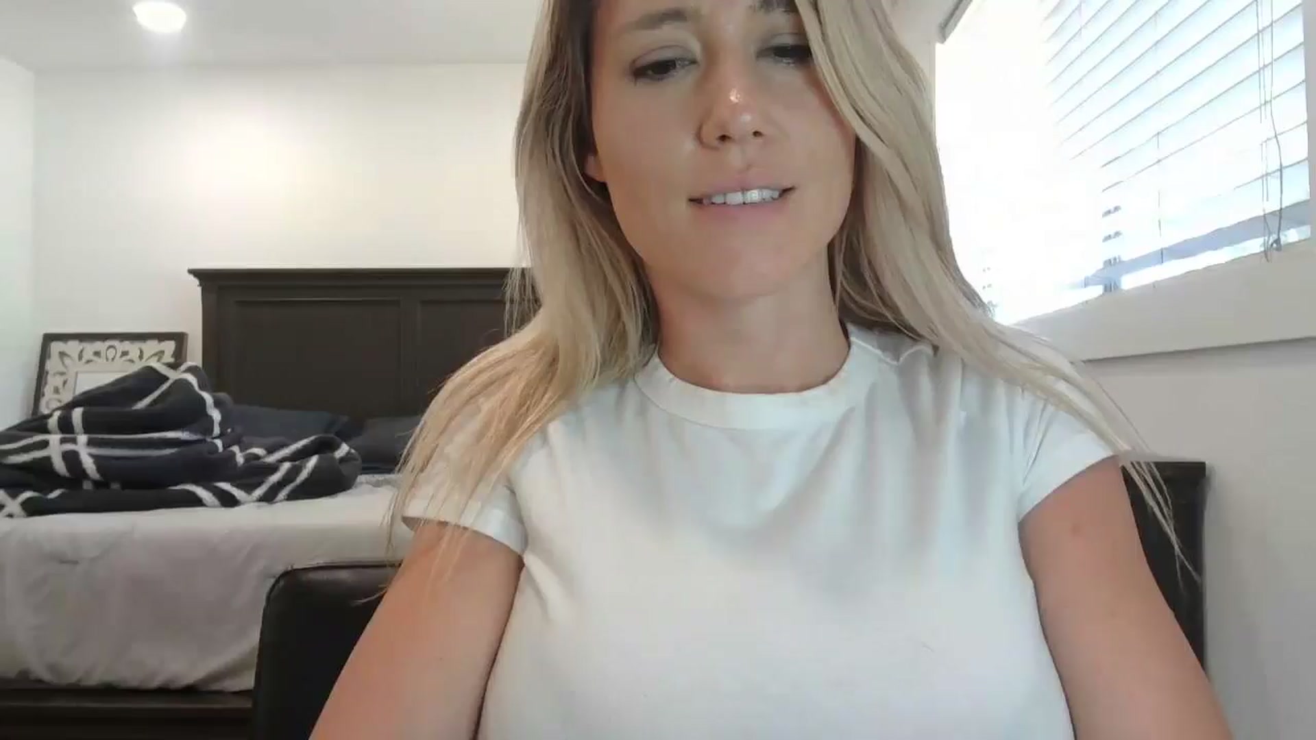 Gallery image thumbnail from blond_milf's myfreecams stream on, 05/28/2024, 21:02 image 1 of 20