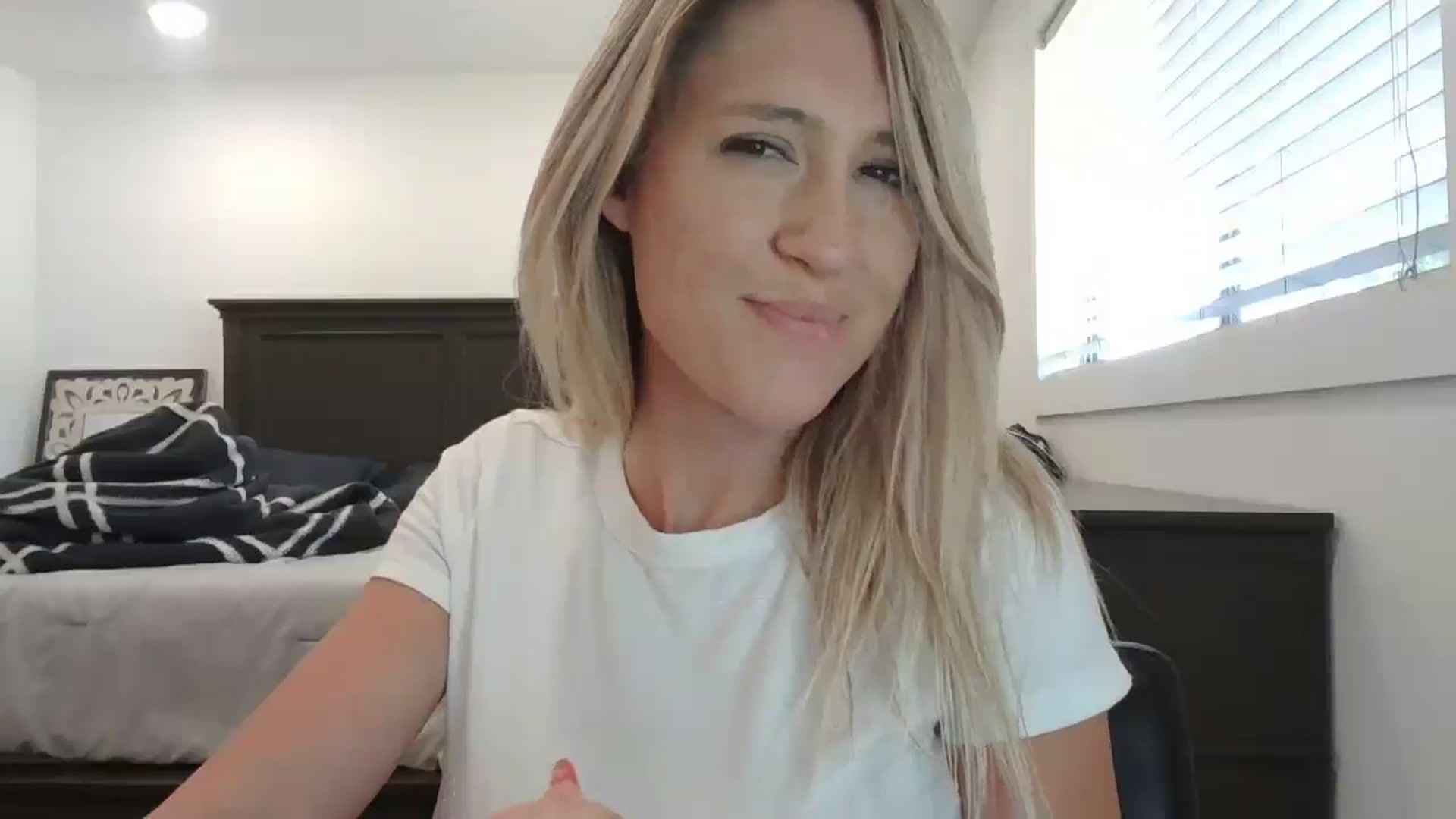 Gallery image thumbnail from blond_milf's myfreecams stream on, 05/28/2024, 21:02 image 5 of 20