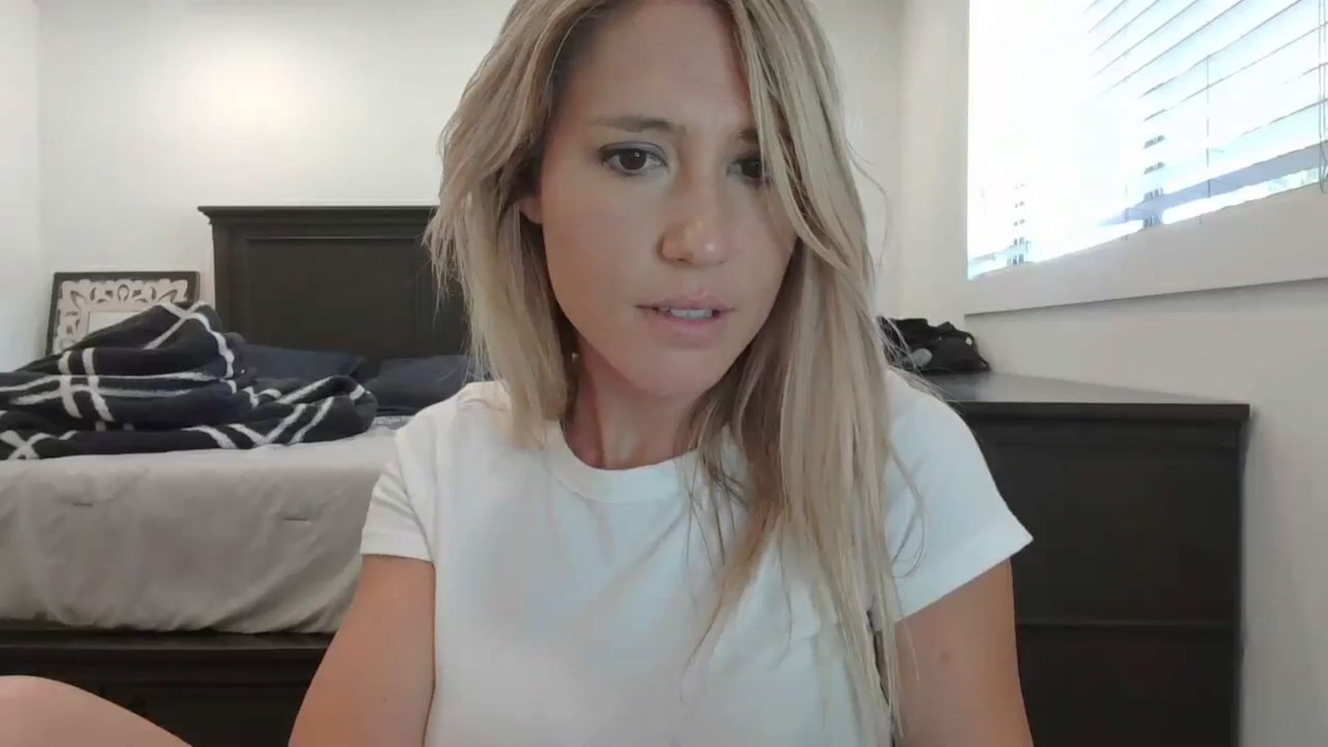 Gallery image thumbnail from blond_milf's myfreecams stream on, 05/28/2024, 21:02 image 10 of 20