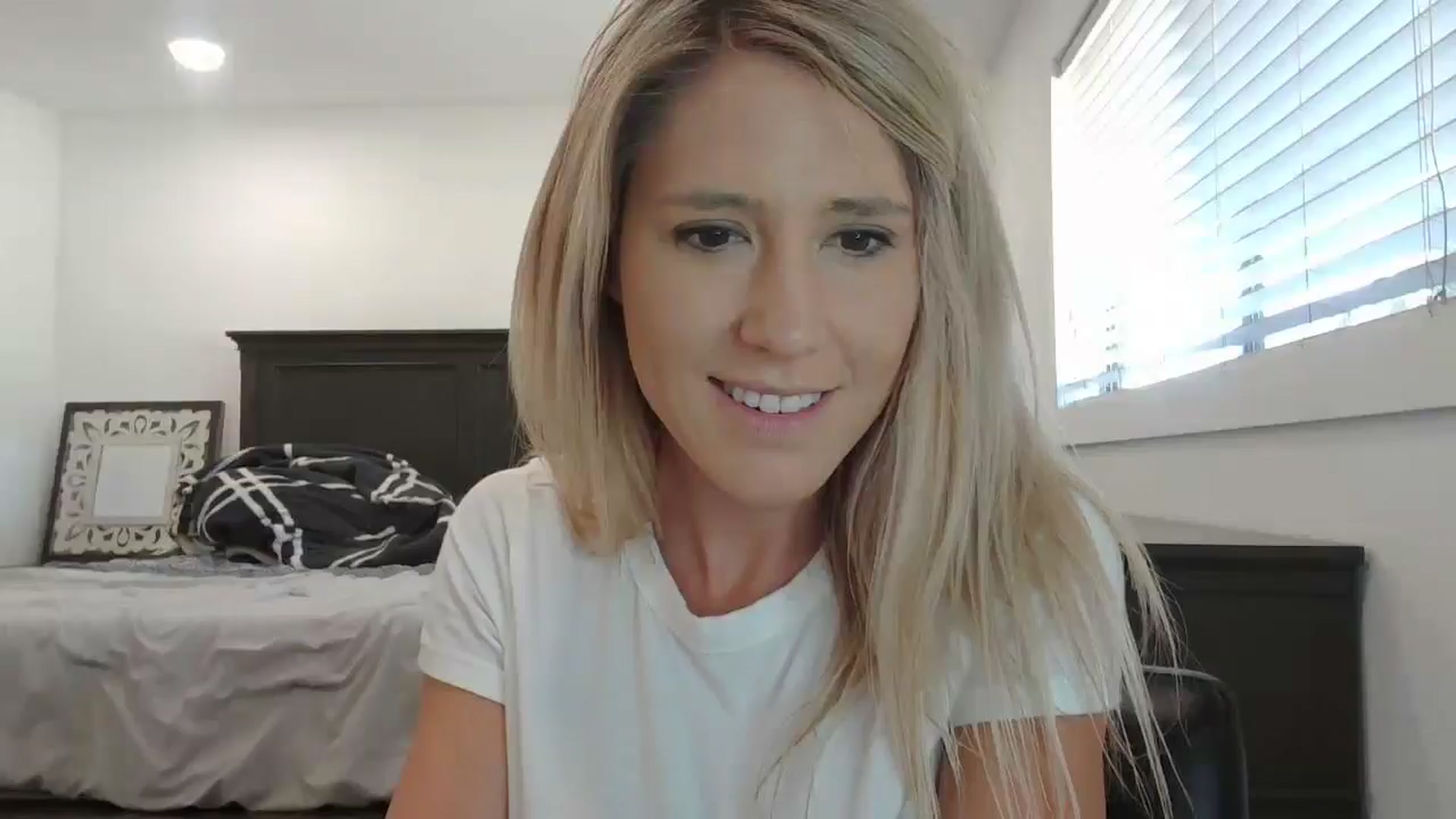 Gallery image thumbnail from blond_milf's myfreecams stream on, 05/28/2024, 22:05 image 1 of 20