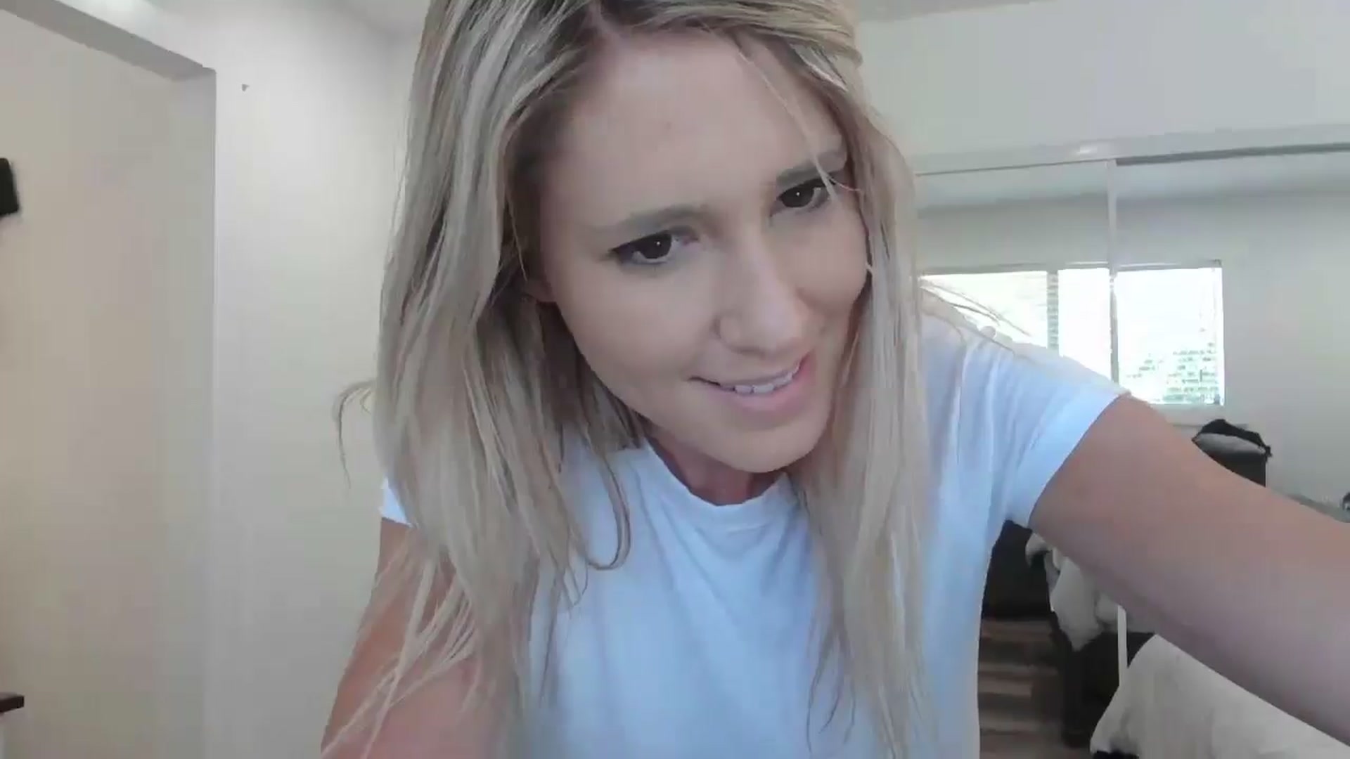 Gallery image thumbnail from blond_milf's myfreecams stream on, 05/28/2024, 22:05 image 15 of 20