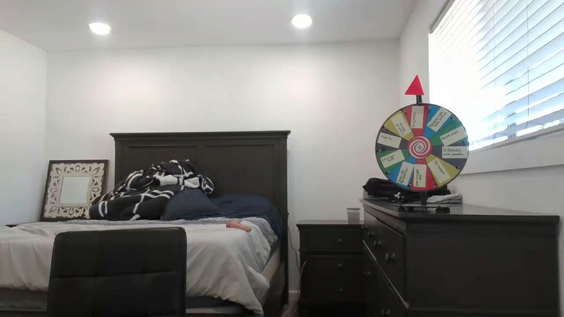 Gallery image thumbnail from blond_milf's myfreecams stream on, 05/29/2024, 21:05 image 12 of 20