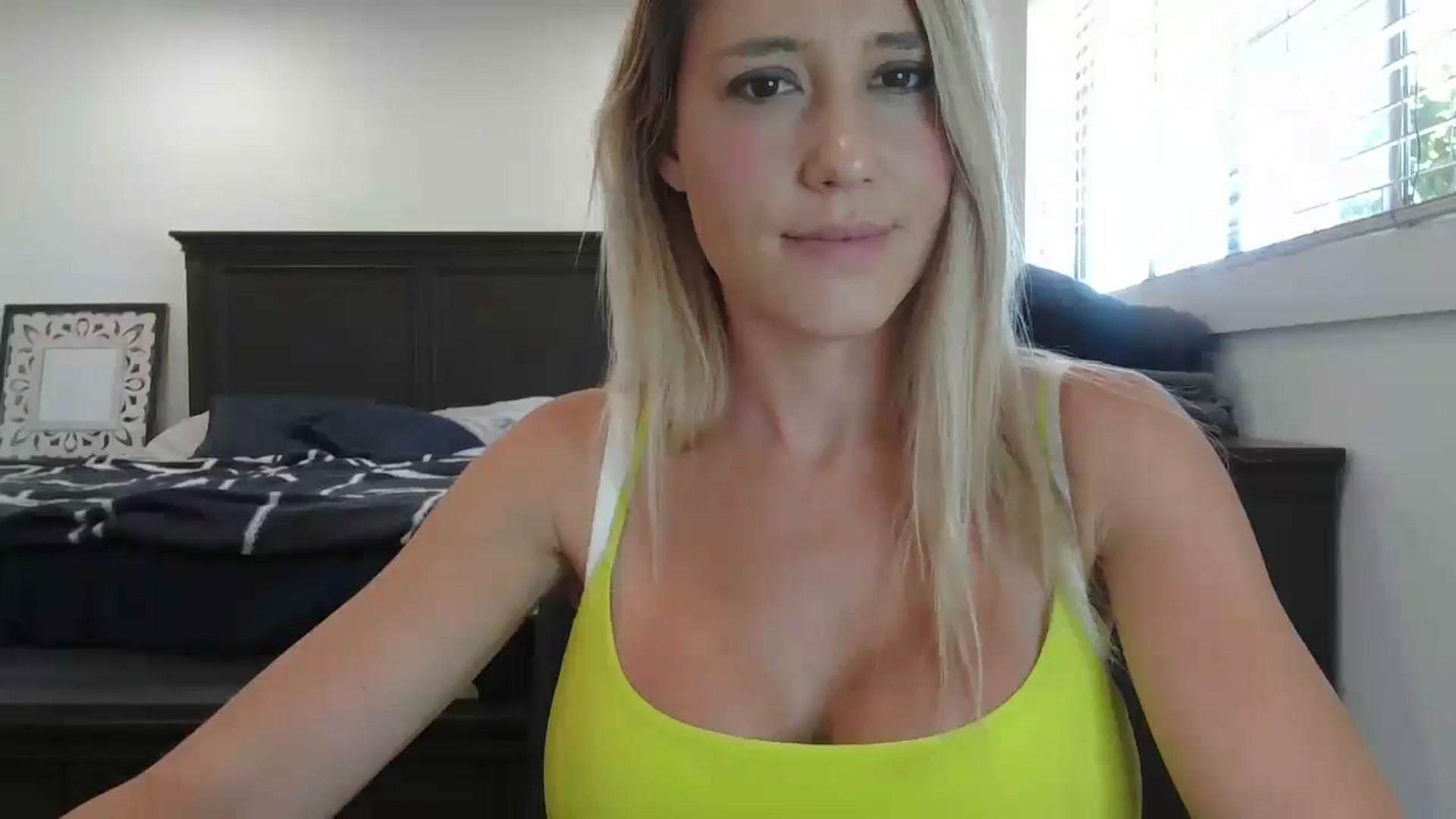 Gallery image thumbnail from blond_milf's myfreecams stream on, 06/04/2024, 21:08 image 2 of 20