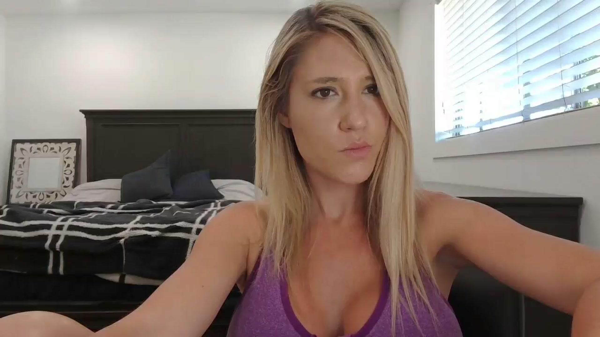 Gallery image thumbnail from blond_milf's myfreecams stream on, 06/05/2024, 21:04 image 13 of 20