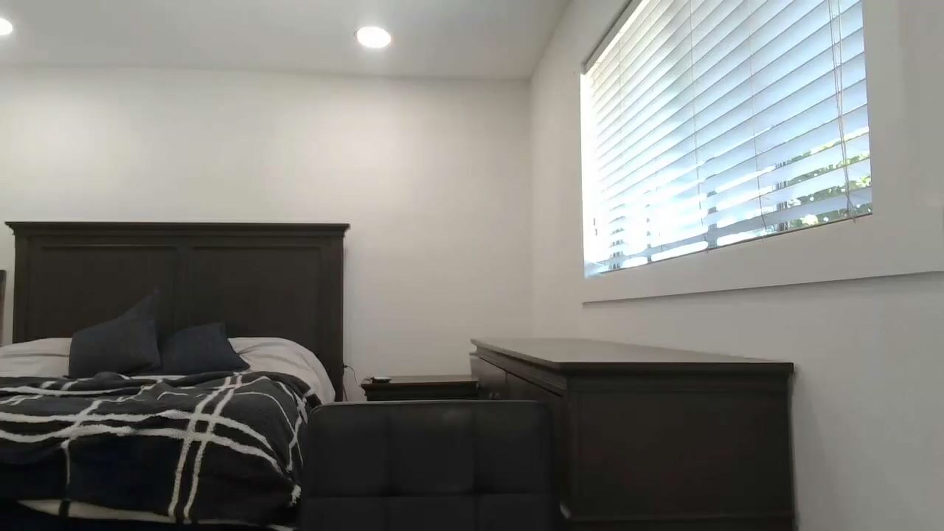 Gallery image thumbnail from blond_milf's myfreecams stream on, 06/05/2024, 21:04 image 9 of 20