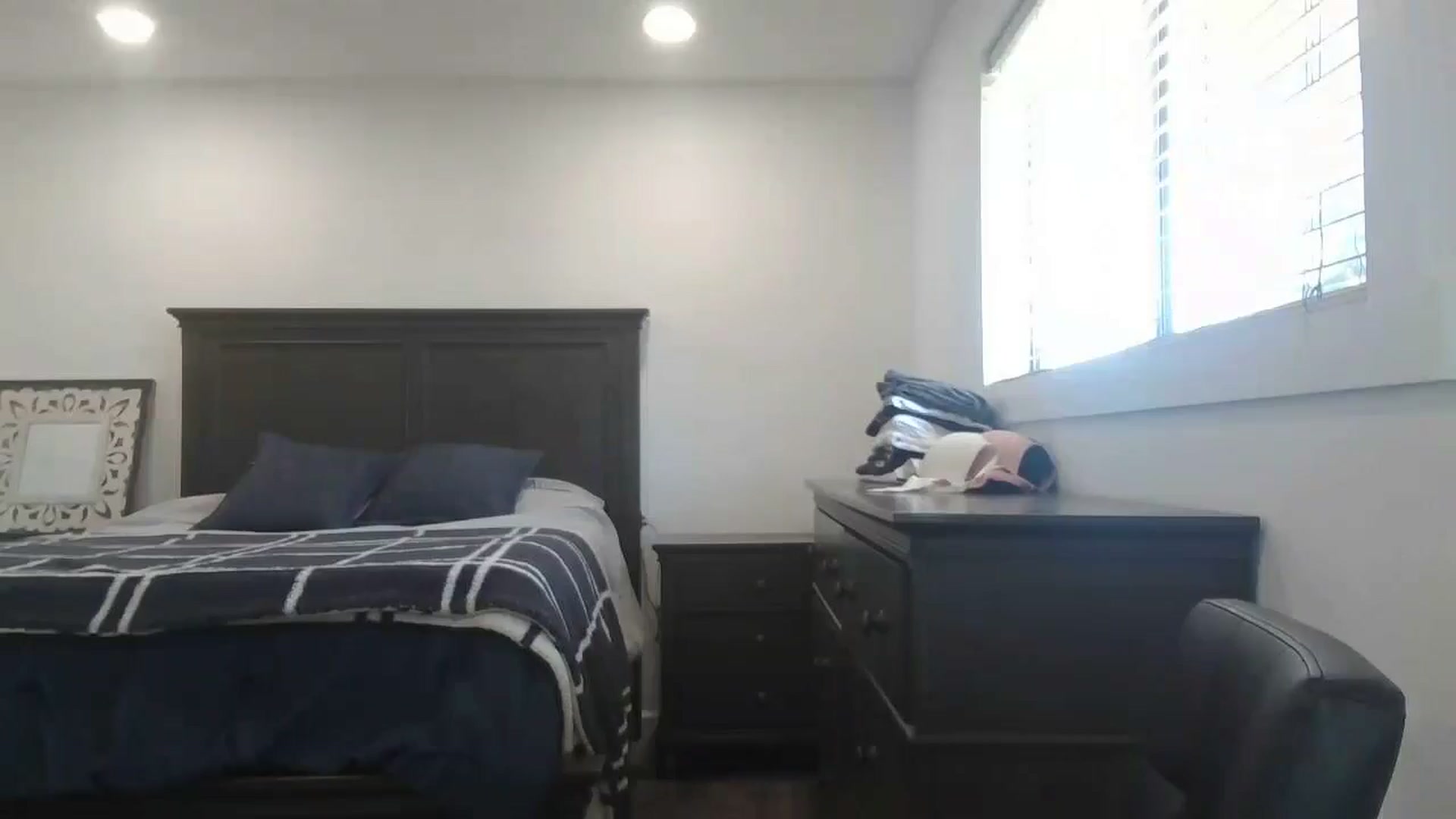 Gallery image thumbnail from blond_milf's myfreecams stream on, 06/10/2024, 19:40 image 14 of 20