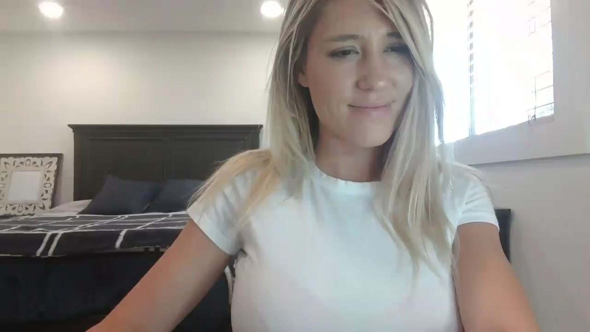Gallery image thumbnail from blond_milf's myfreecams stream on, 06/10/2024, 19:40 image 10 of 20