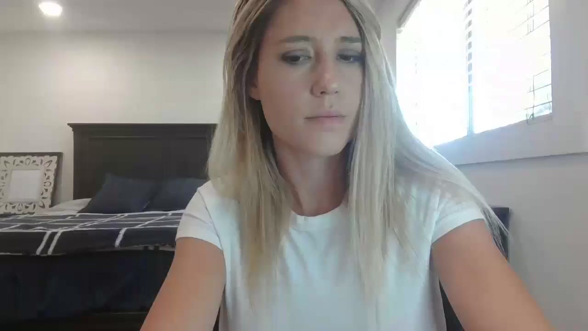 Gallery image thumbnail from blond_milf's myfreecams stream on, 06/10/2024, 19:40 image 11 of 20