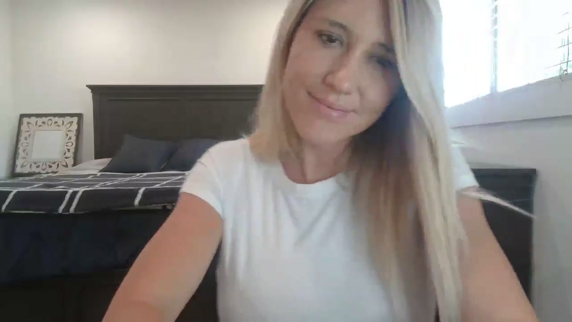 Gallery image thumbnail from blond_milf's myfreecams stream on, 06/10/2024, 19:50 image 19 of 20