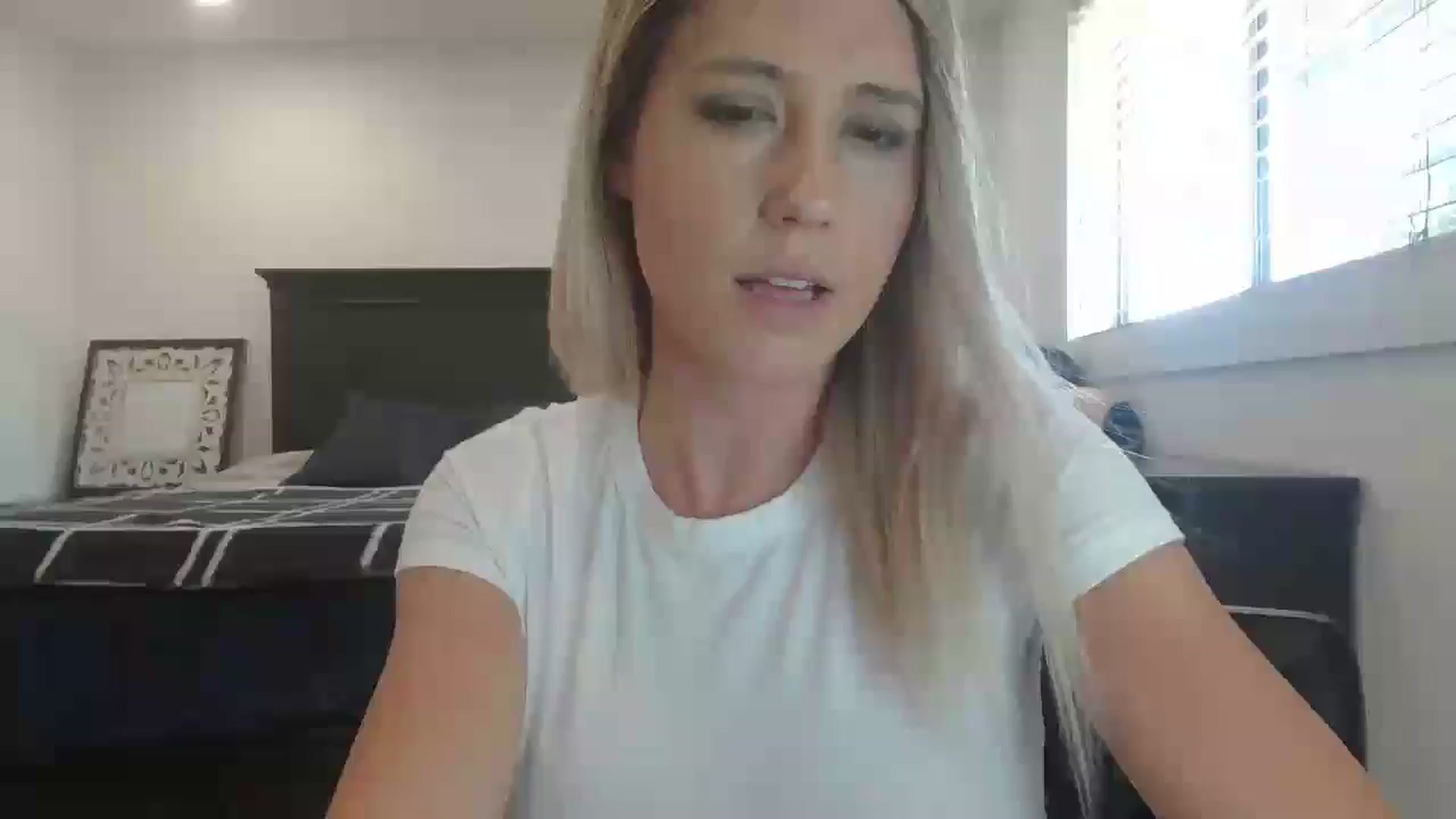 Gallery image thumbnail from blond_milf's myfreecams stream on, 06/10/2024, 19:50 image 1 of 20