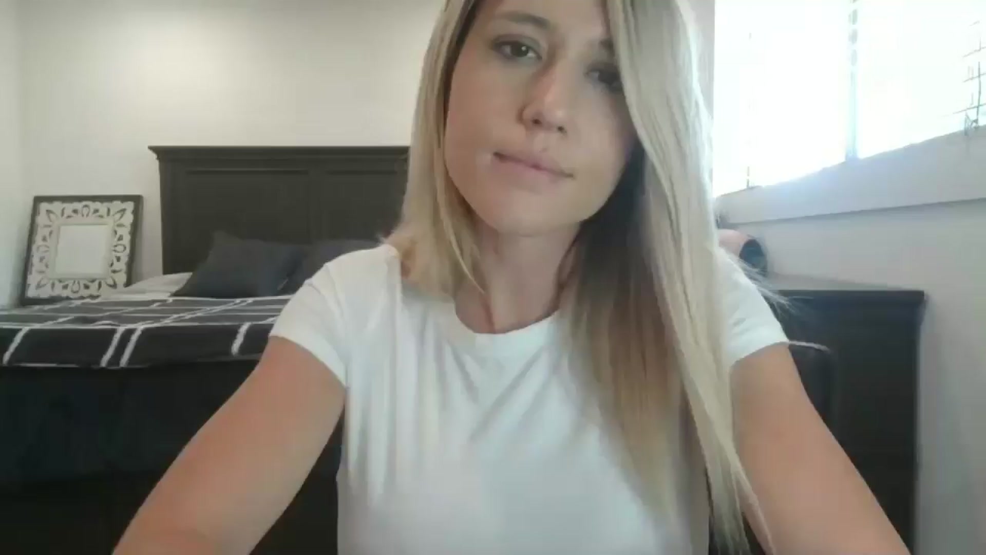 Gallery image thumbnail from blond_milf's myfreecams stream on, 06/10/2024, 19:50 image 20 of 20