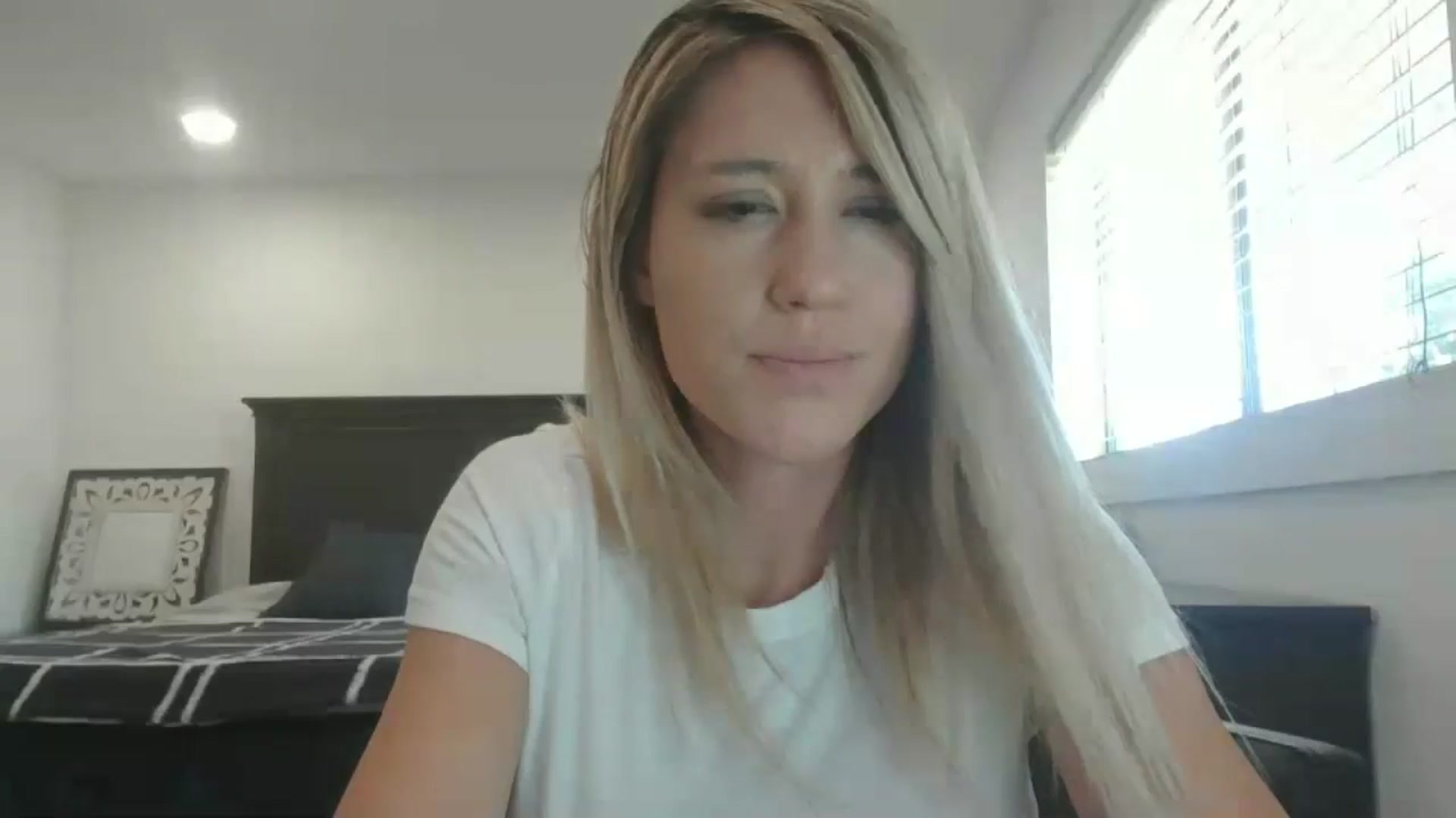 Gallery image thumbnail from blond_milf's myfreecams stream on, 06/10/2024, 20:13 image 11 of 20