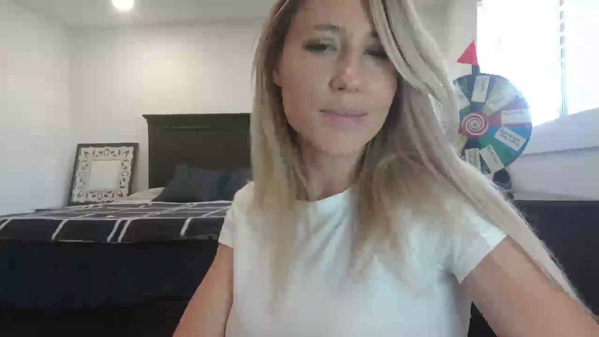 Gallery image thumbnail from blond_milf's myfreecams stream on, 06/10/2024, 21:16 image 12 of 20