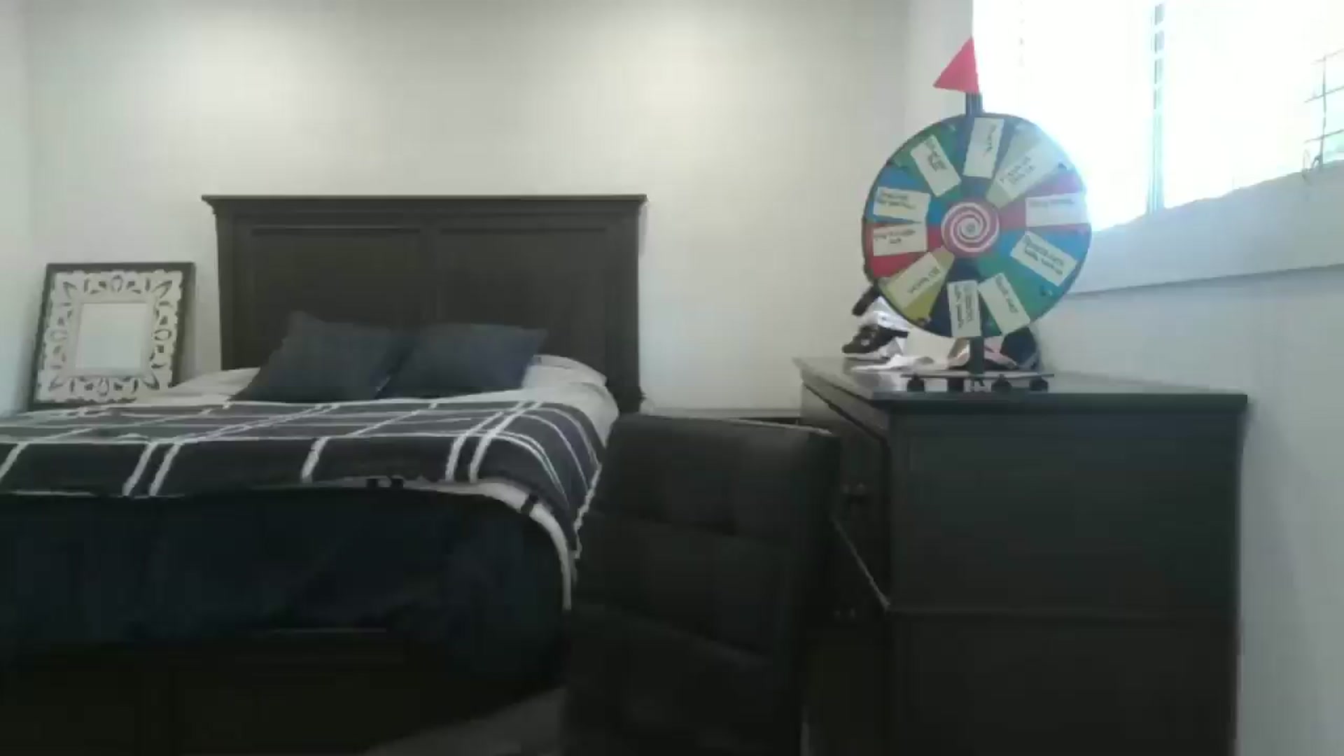 Gallery image thumbnail from blond_milf's myfreecams stream on, 06/10/2024, 21:16 image 6 of 20