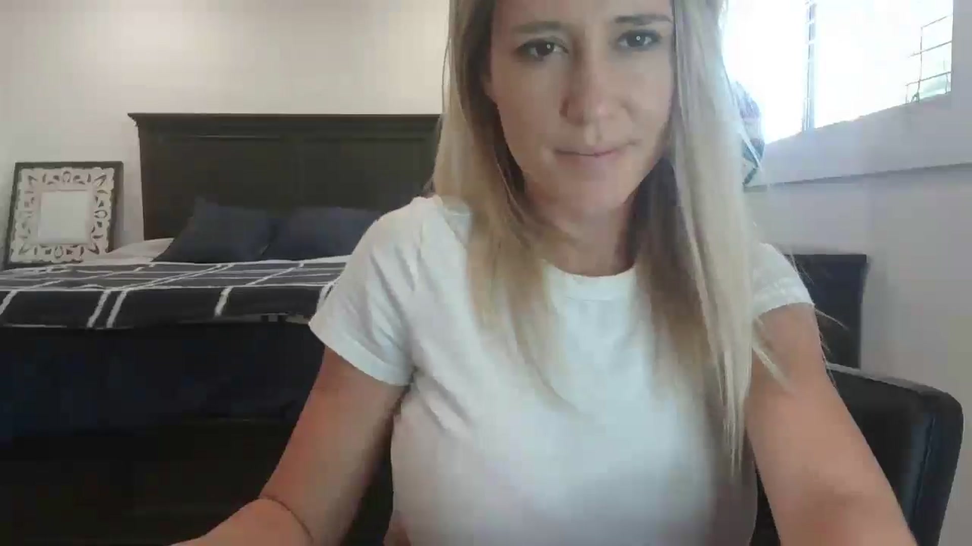Gallery image thumbnail from blond_milf's myfreecams stream on, 06/10/2024, 21:16 image 10 of 20