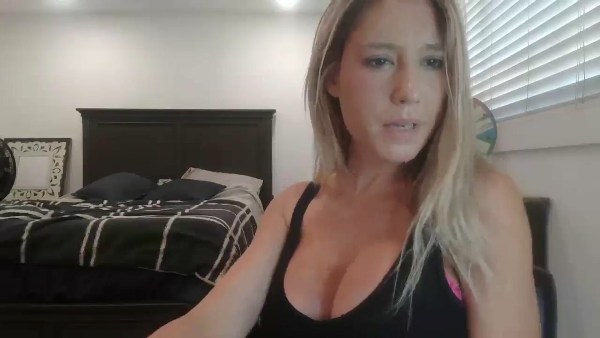 Gallery image thumbnail from blond_milf's myfreecams stream on, 06/11/2024, 20:00 image 5 of 20